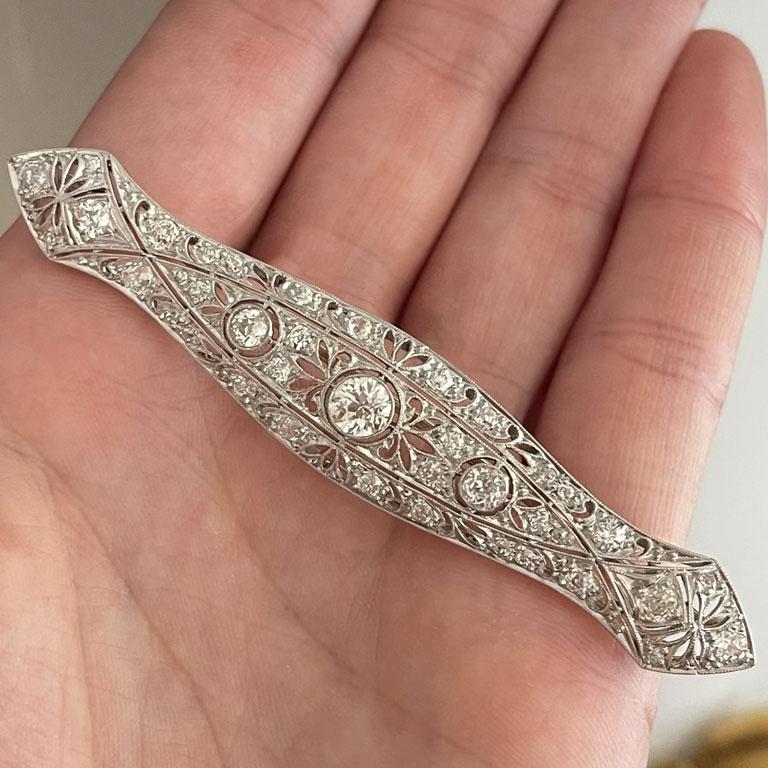 Art Deco ArtDeco Diamond Brooch in Platinum, 3.10 Carats For Sale