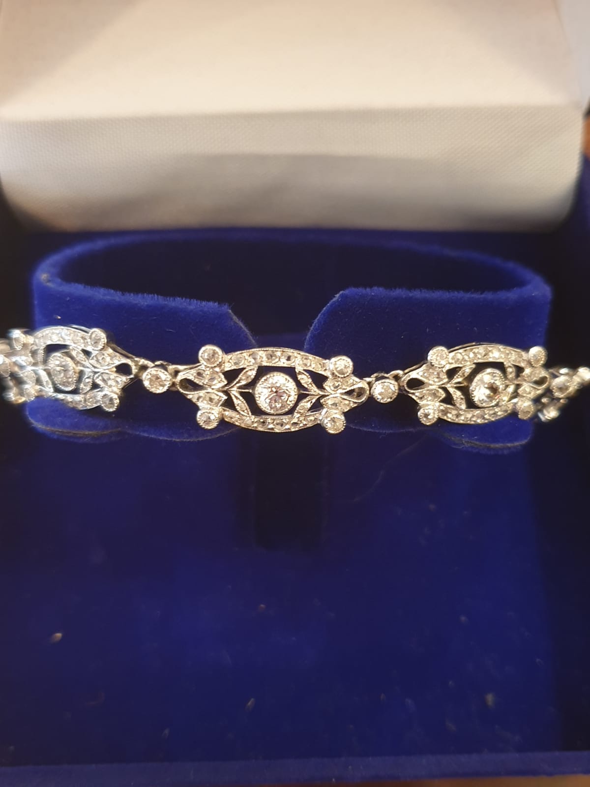 Art deco era platinum old mine cut Diamond link braclet with estimate diamond weight of 4 carats H colour white vs clearity braclet was made in the artdeco era 1920 famous with geomatric design 