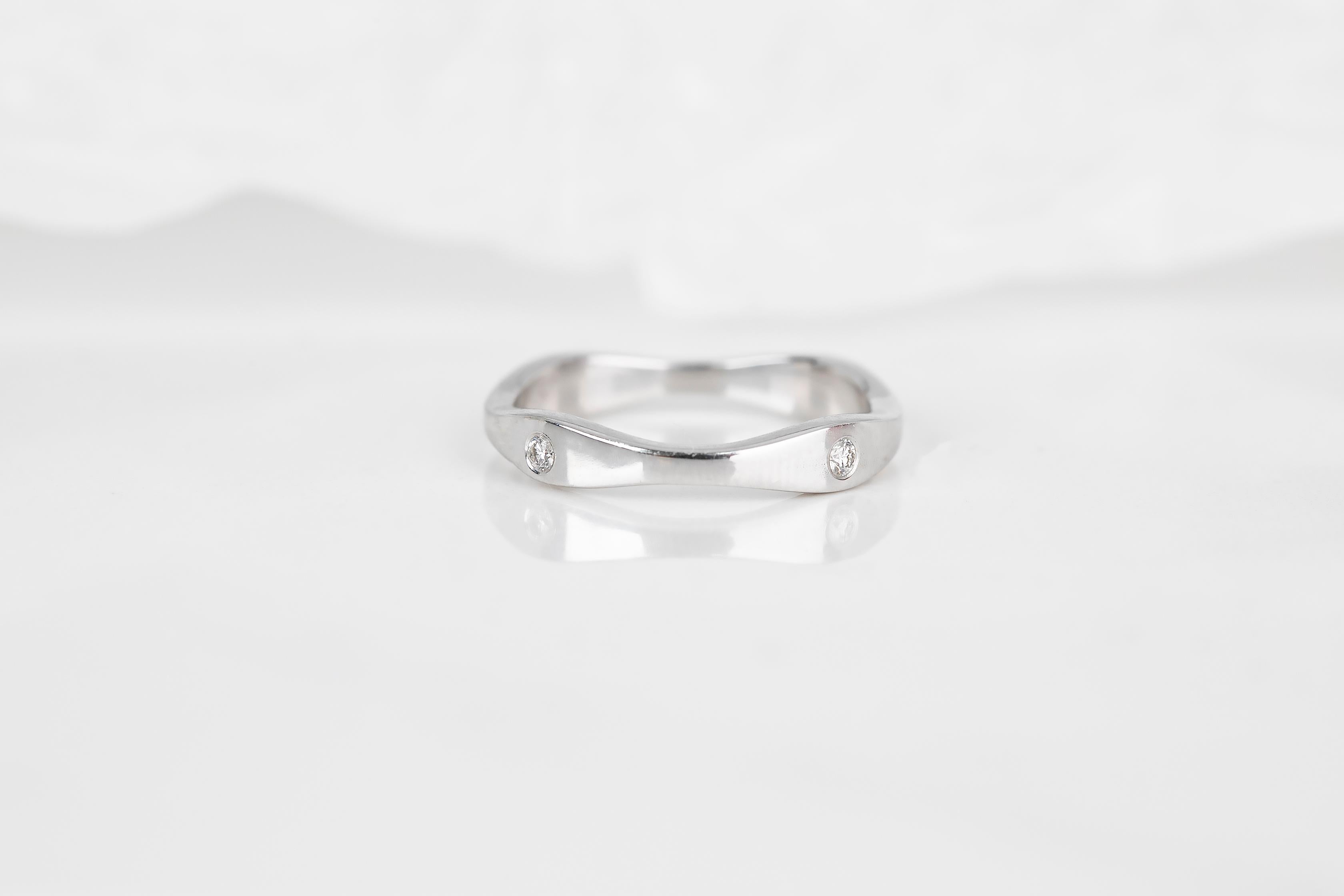 For Sale:  Artdeco Style 14k Gold Oval Wavy Diamond Wedding Band Ring 9