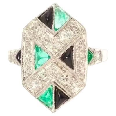 Art deco style ring in 18k white gold made in Europe 20th century marked 750 gold fineness ring head in hexagonal design set with 4 triangular emerald cobouchon weighing 1.40 carats and b4 onyx cobouchon and 28 brilliant cut diamonds in prong