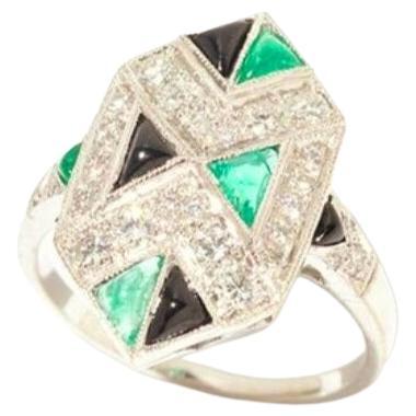 Art Deco Diamond And Emerald Gold Ring In Good Condition In Cairo, EG