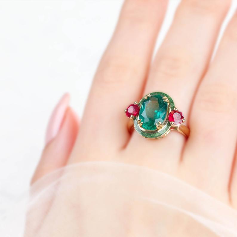 Artdeco Stil Smaragd Cocktail Ring:: Smaragd und Rubin mit grünem Emaille Ring (Art déco)