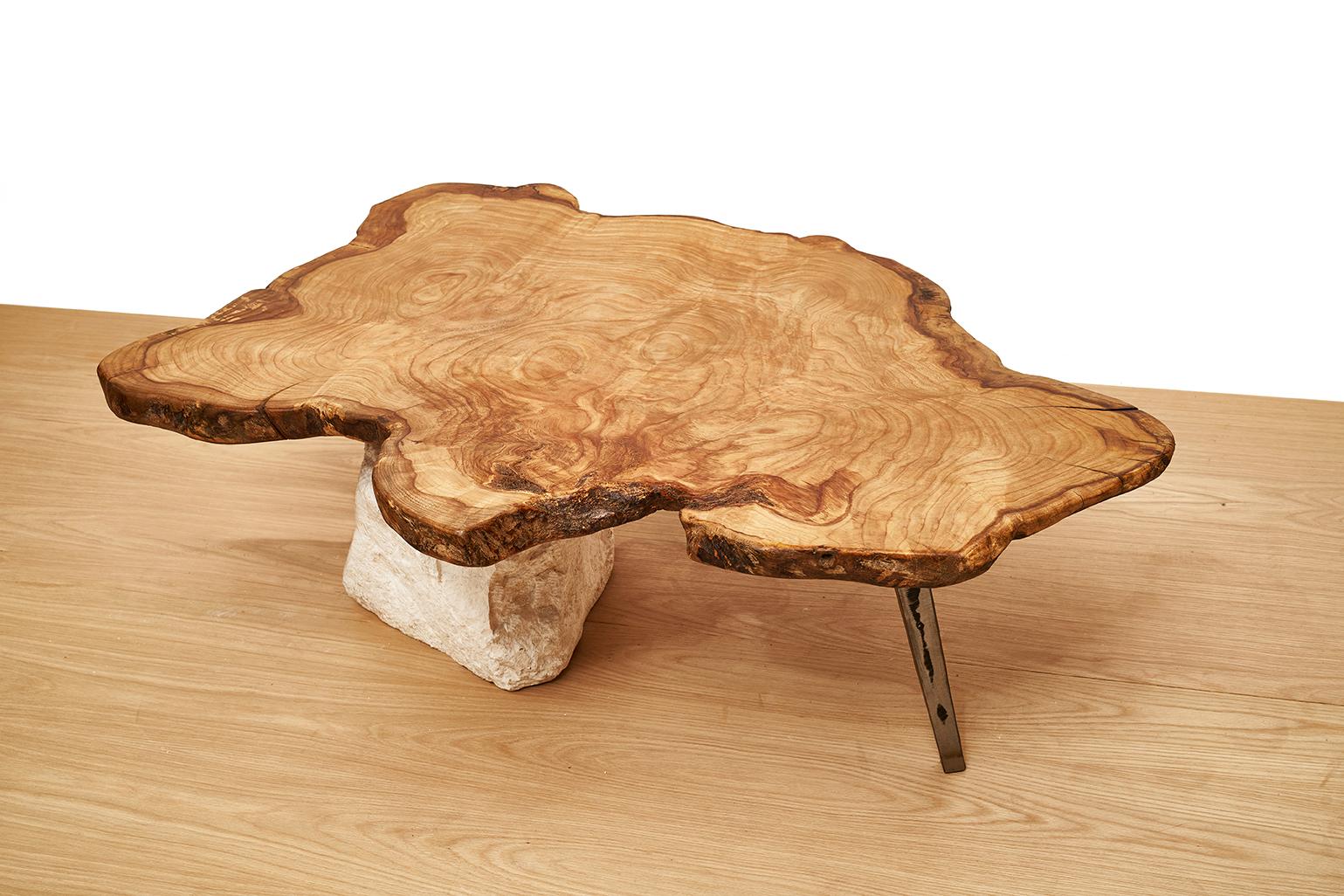 Arte center table by Jean-Baptiste Van den Heede
Signed unique piece
Dimensions: L 113 x D 80 x H 40 cm
Materials: chestnut

Design tables from the ARTE collection in walnut wood with metal legs or legs in oak and hand-carved natural