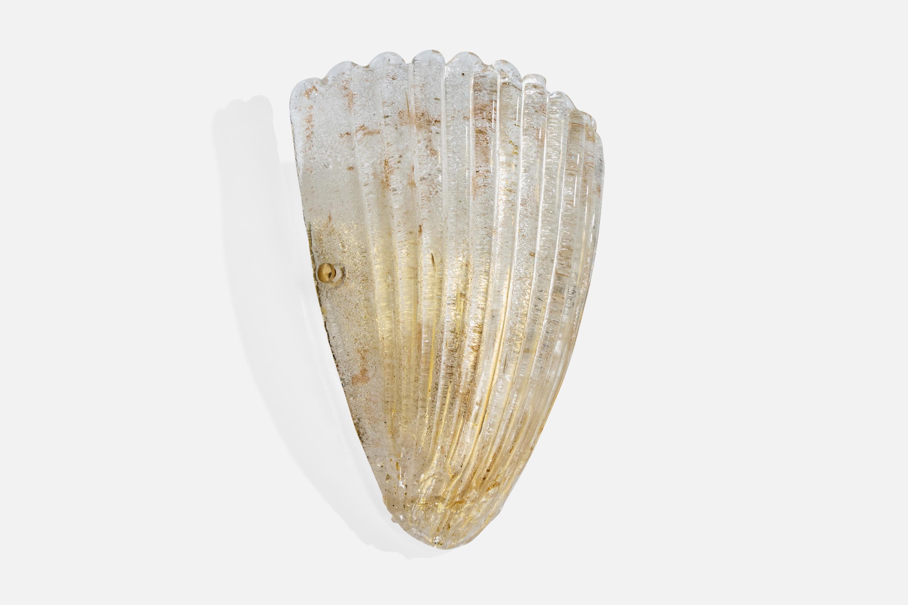 Un'applique in vetro di Murano e ottone in foglia d'oro prodotta da Arte Flash, Italia, anni '80 circa.

Dimensioni complessive (pollici): 11.625 