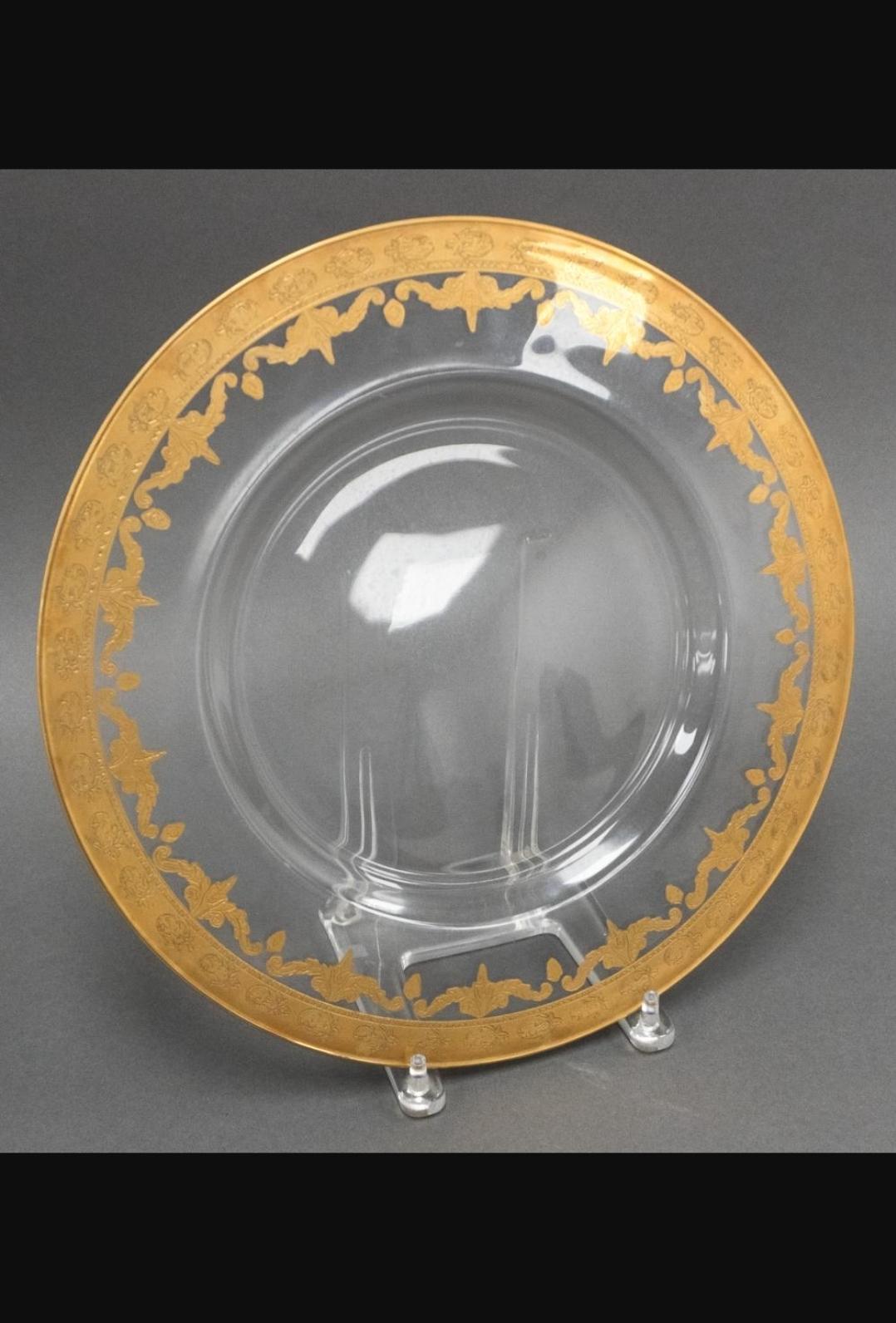 Arte Italica Vetro Glas und 24 Karat Gold Platzteller
Die Arte Italica Vetro Gold Collection'S ist dafür bekannt, dass sie Gäste sprachlos macht. Florentiner Meisterhandwerker malen von Hand 24-karätiges Gold auf komplizierte, handgeätzte