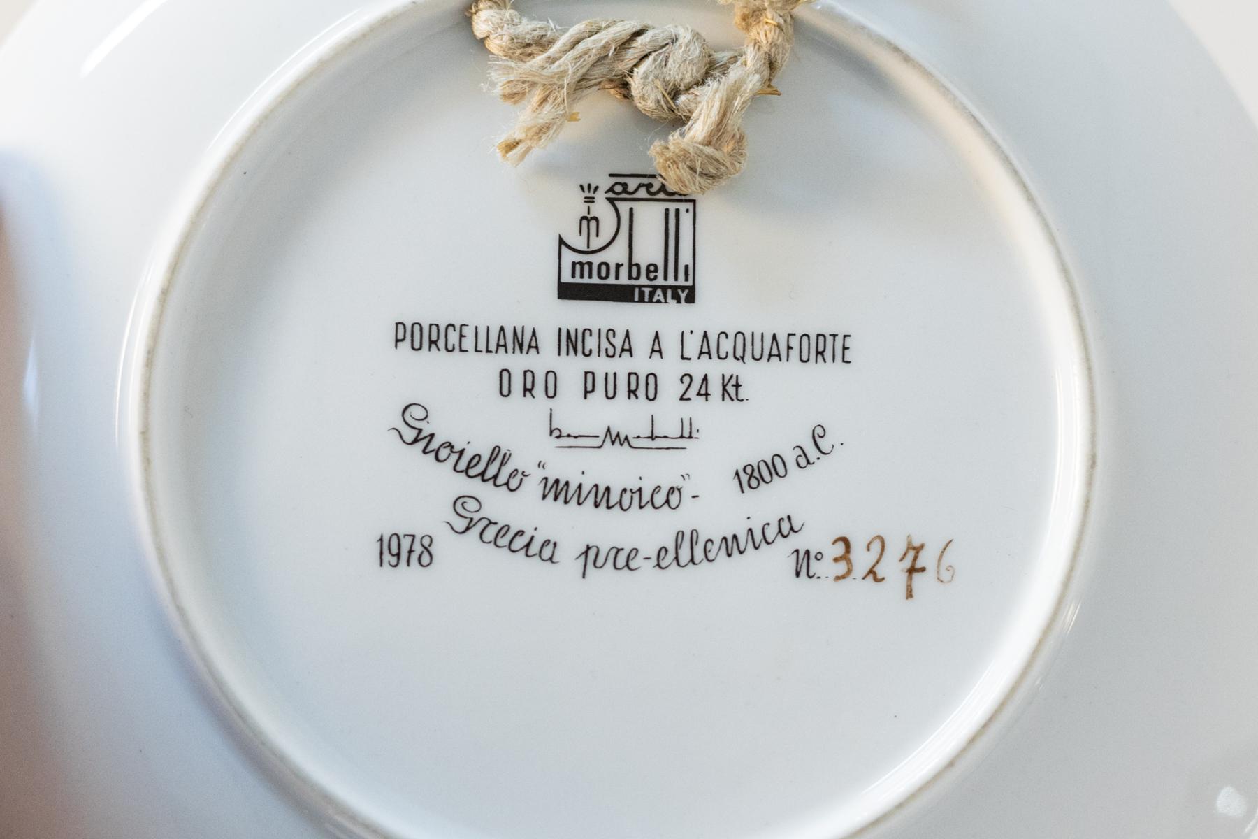 Or Cinq assiettes en porcelaine Arte Morbelli avec inserts dorés 24 carats en vente