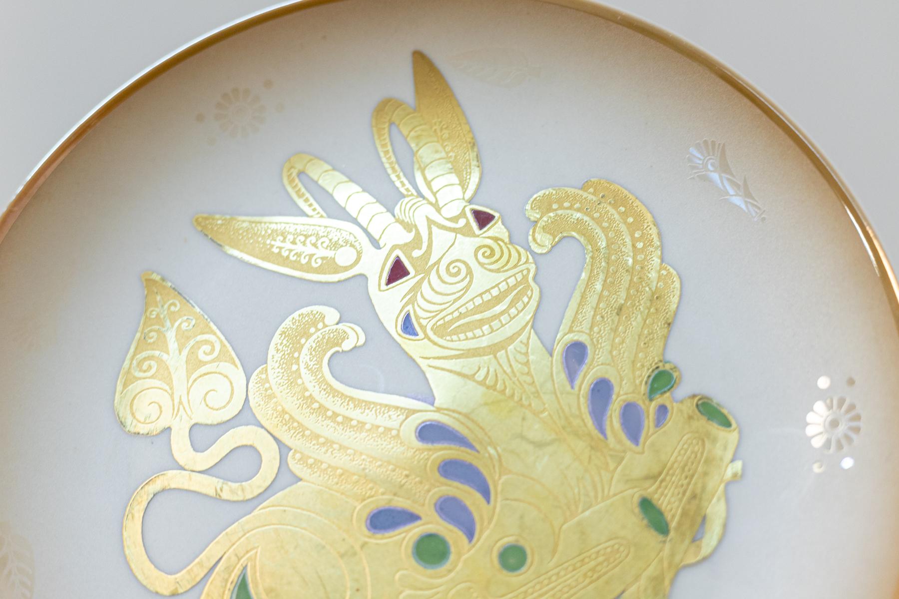 Cinq assiettes en porcelaine Arte Morbelli avec inserts dorés 24 carats en vente 1
