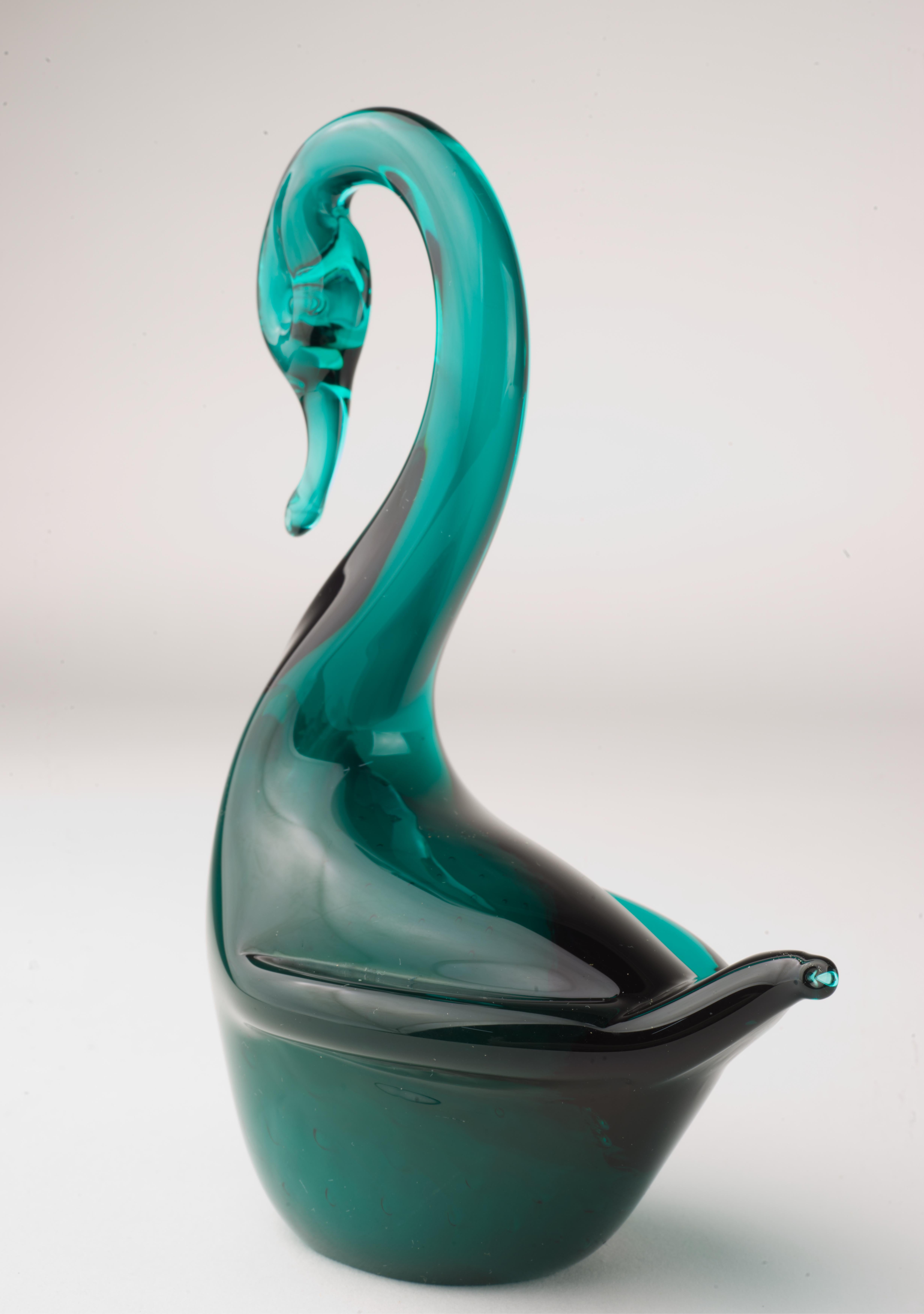 20th Century Arte Murano Swan Green White Sommerso Glass Figurine Paperweight For Sale