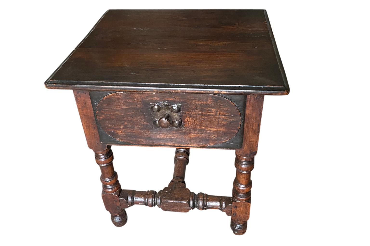 Arte Populaire French 18th Century Side Table In Good Condition For Sale In Atlanta, GA