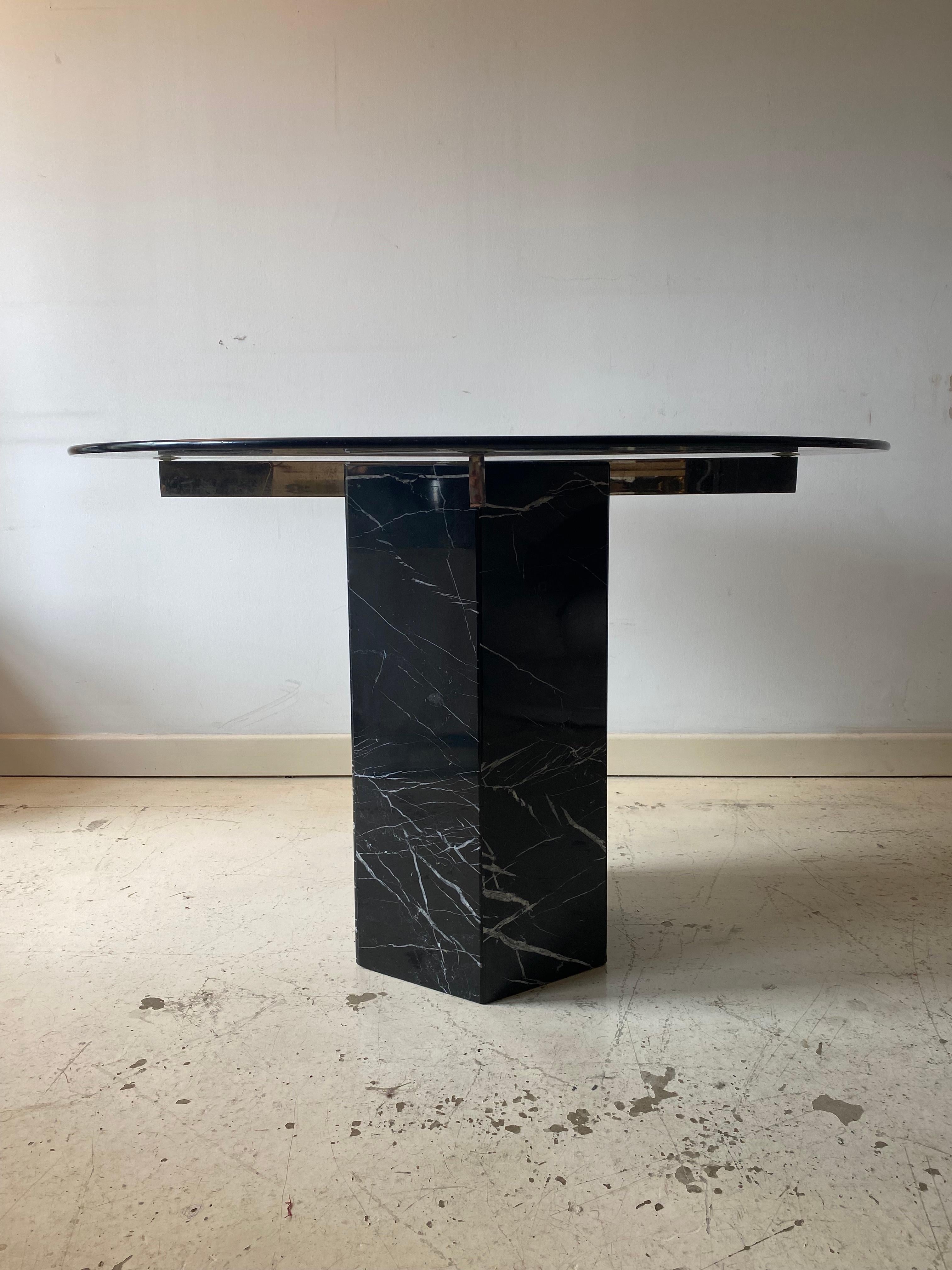 Artedi Table de salle à manger ronde en marbre noir, verre et chrome MidCentury Modern 1970s 80s  en vente 2
