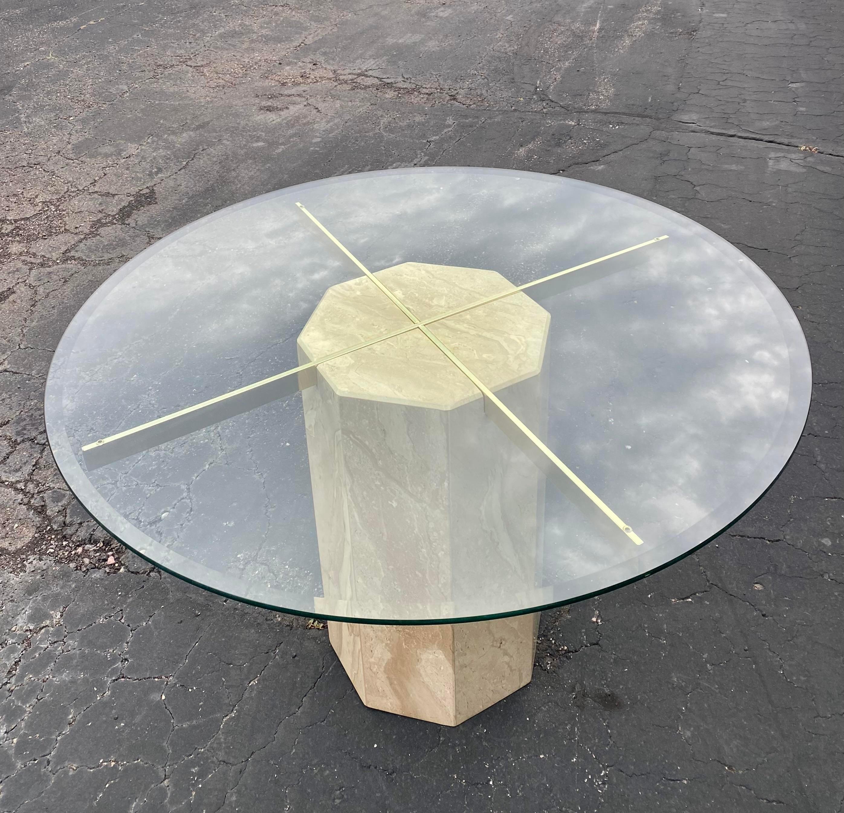 Artedi Italian Marble Round Dining Table  In Good Condition For Sale In Fort Collins, CO