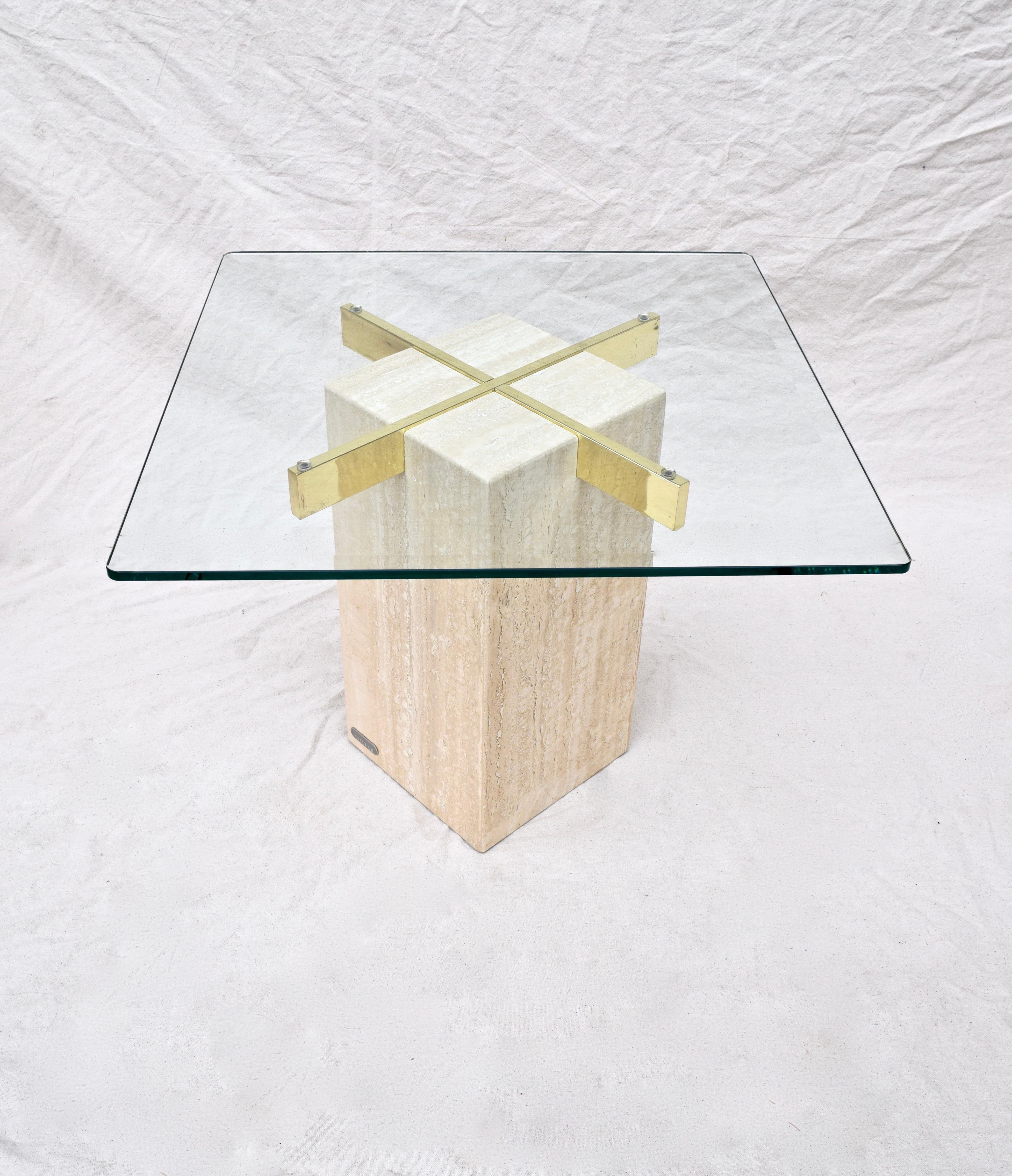 italien Artedi Nero Tables d'appoint en marbre travertin, paire en vente