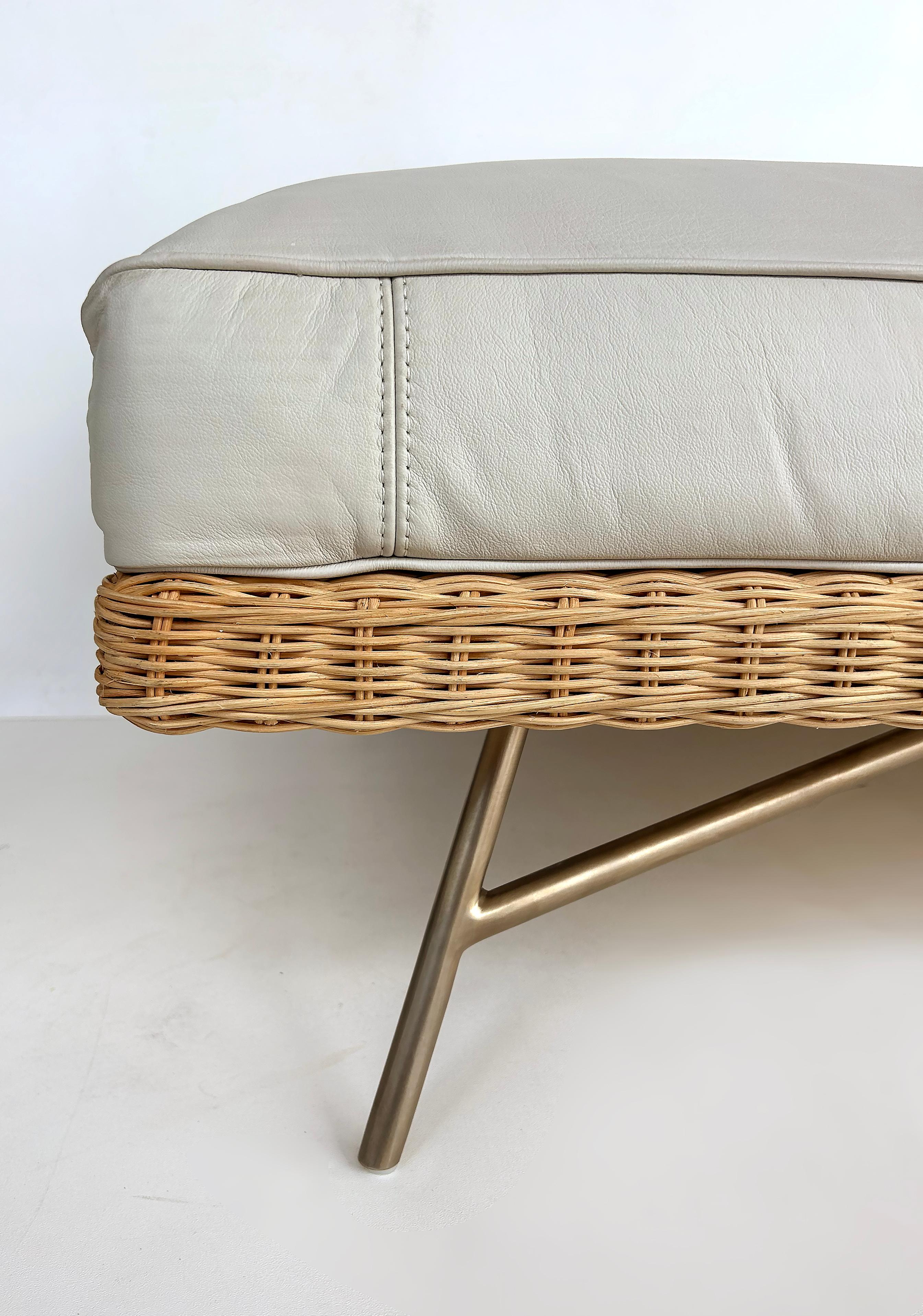 Cuir Artefacto Banc en cuir Indiana par Patricia Anastassiadis en vente