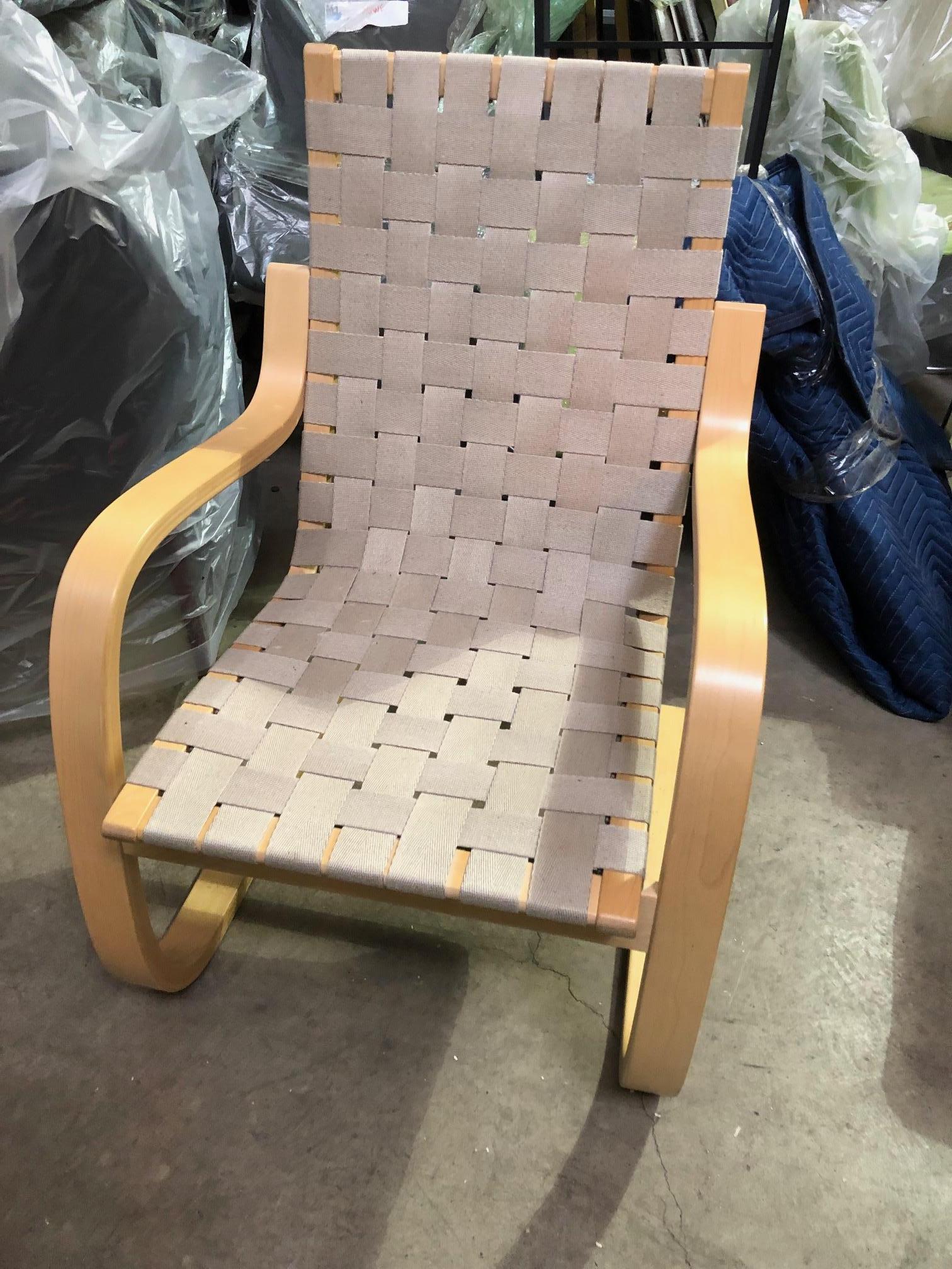 Mid-Century Modern Artek 406 Armchair by Alvar Aalto