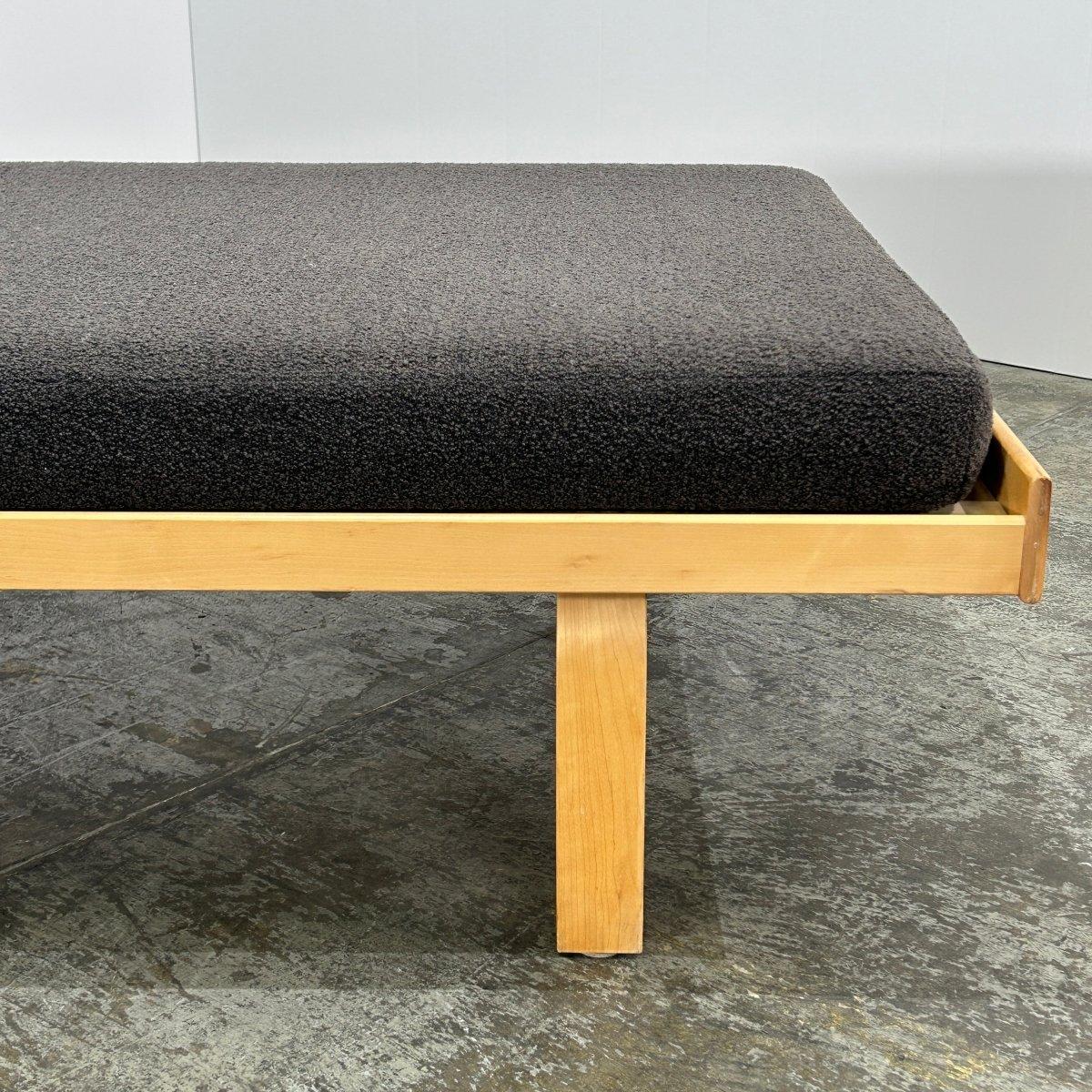 Contemporary Artek Daybed 710 by Alvar Aalto