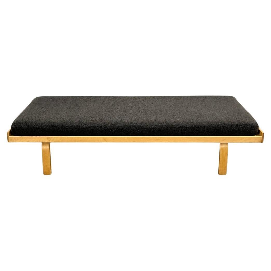 Artek Daybed 710 by Alvar Aalto