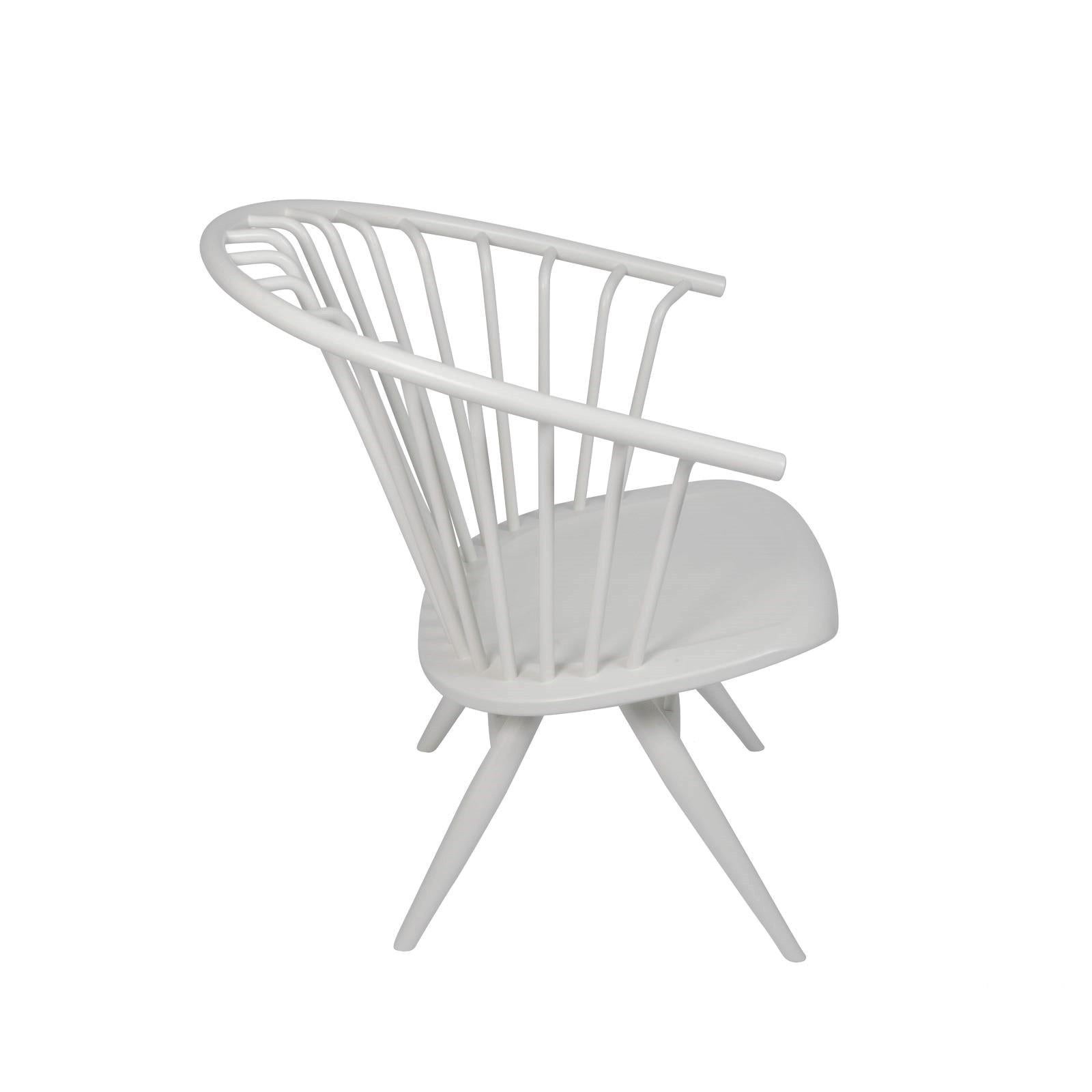 Der Sessel wurde vom Designer und Innenarchitekten Ilmari Tapiovaara 1969 entworfen und ist ein absoluter finischer Möbeldesign-Klassiker.

Der Sessel wurde aus massiver Birke gefertigt: der Sitz, der Rücken und auch der Rahmen. Die Sitzfläche