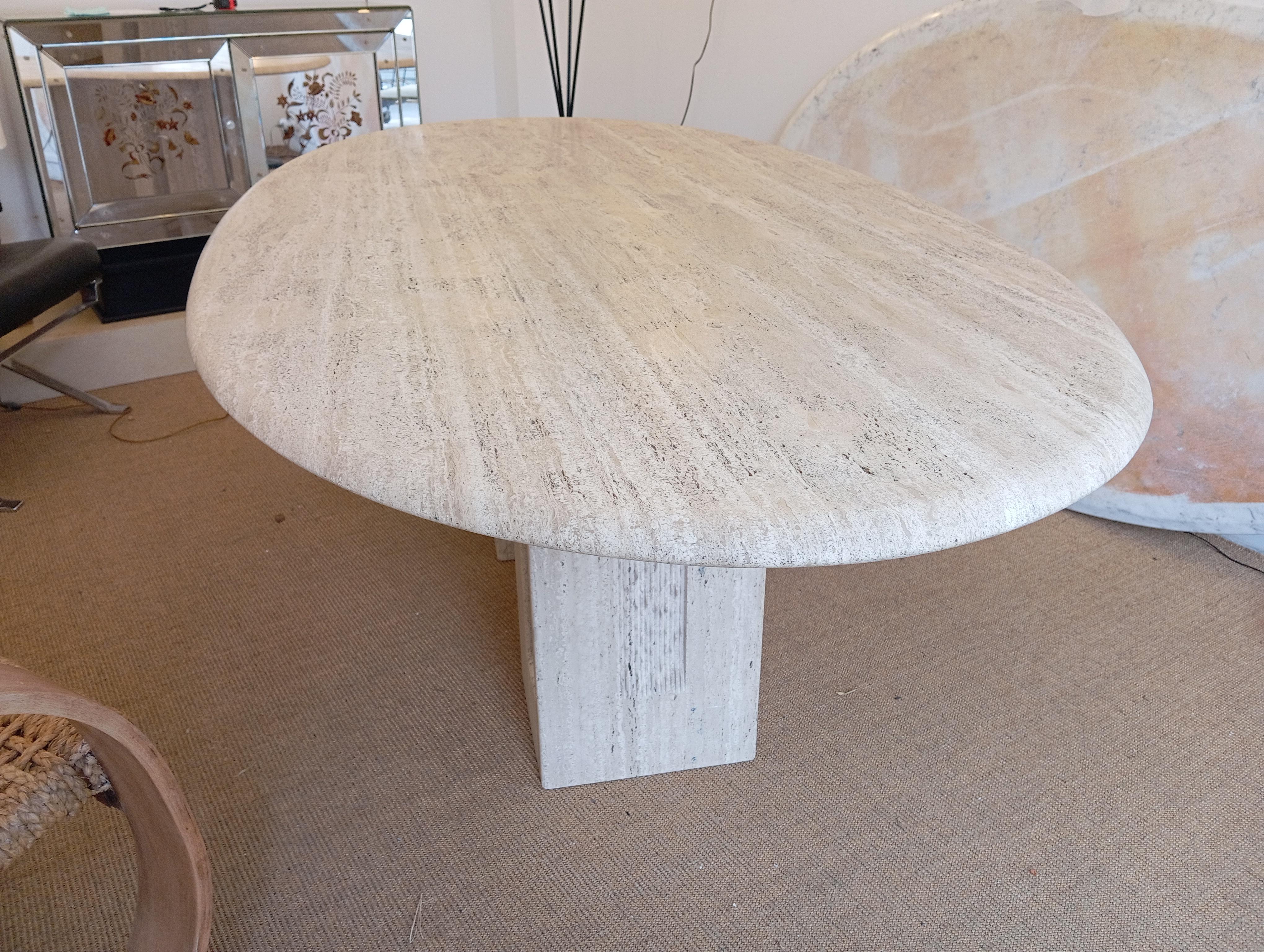 Mid-Century Modern Artélano natural travertine oval table circa 1980 For Sale