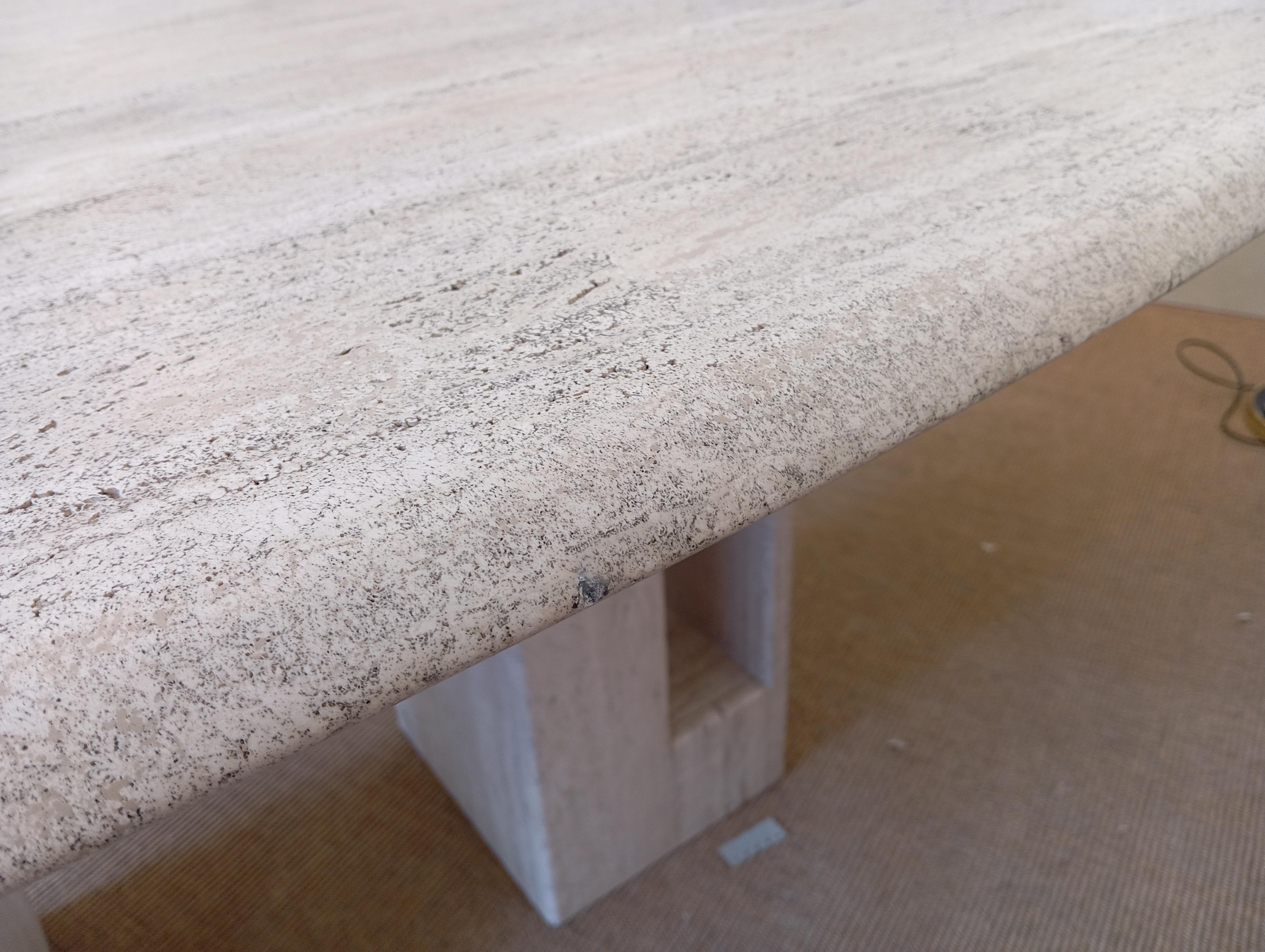 Artélano natural travertine oval table circa 1980 In Excellent Condition For Sale In Saint-Ouen, FR
