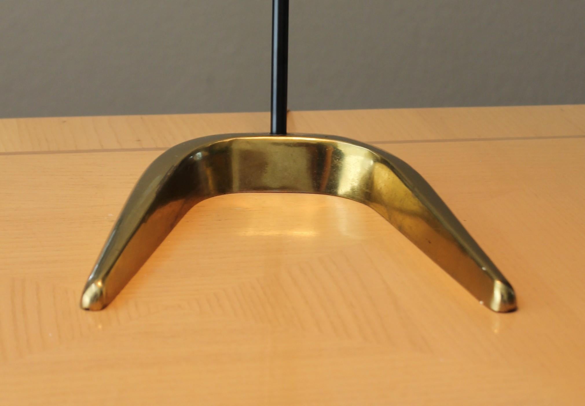 Arteluce Articulating Swing Arm Saucer Italienische Messing-Schreibtischlampe 1950er Jahre MCM Atomic im Angebot 2