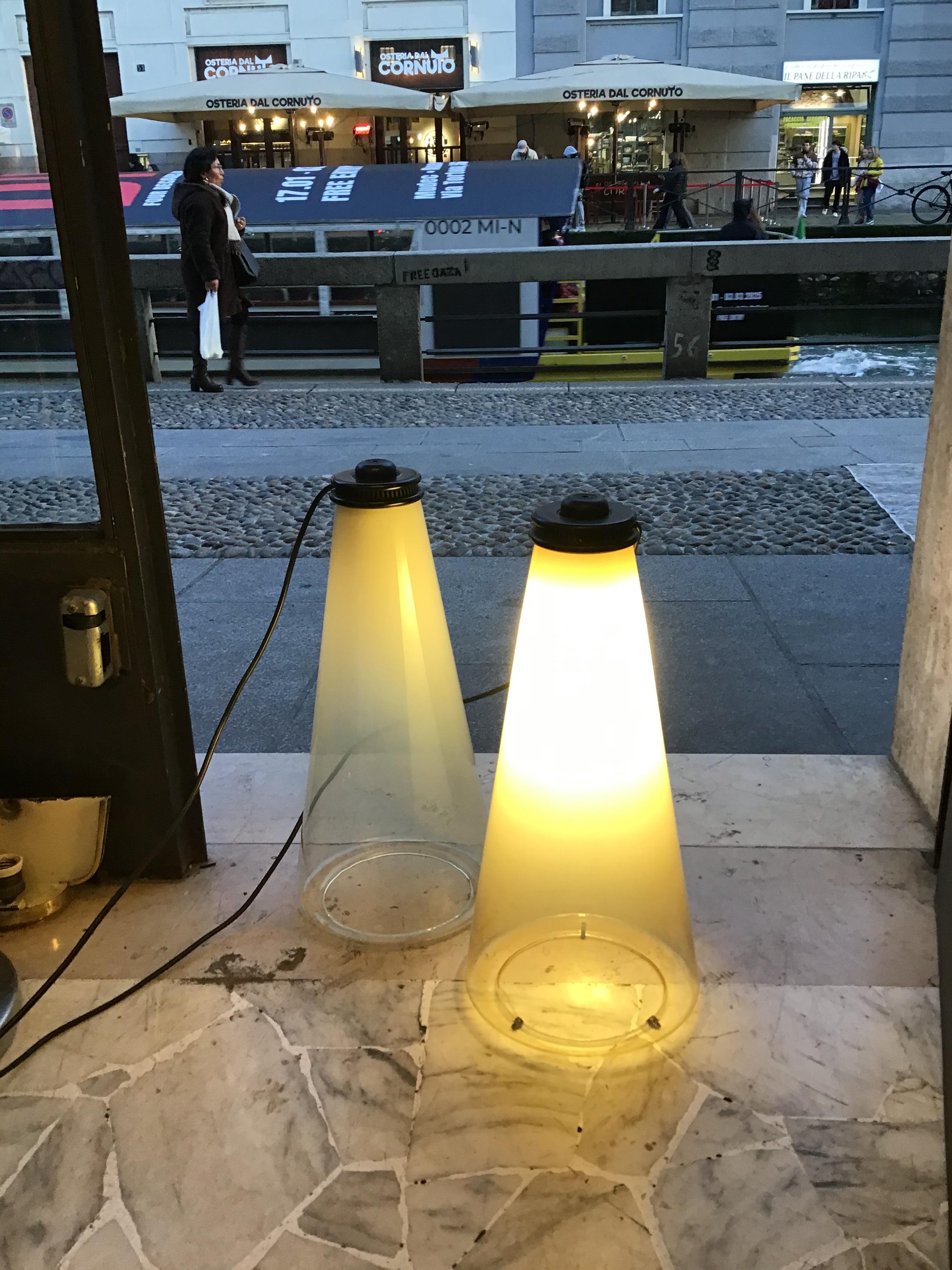 Arteluce Couple Lampe de table verre métal 1975 italie en vente 3