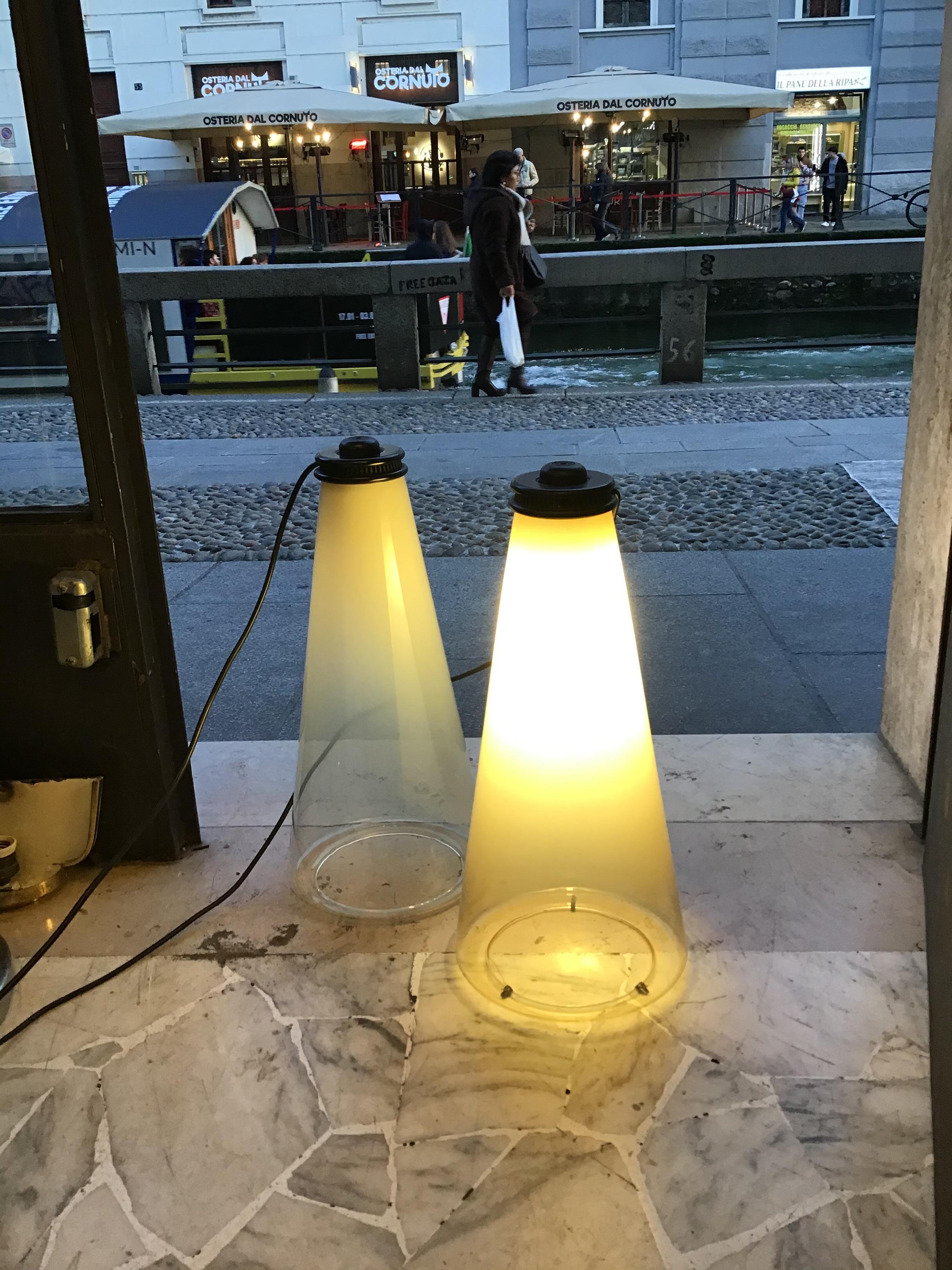Arteluce Couple Lampe de table verre métal 1975 italie en vente 4