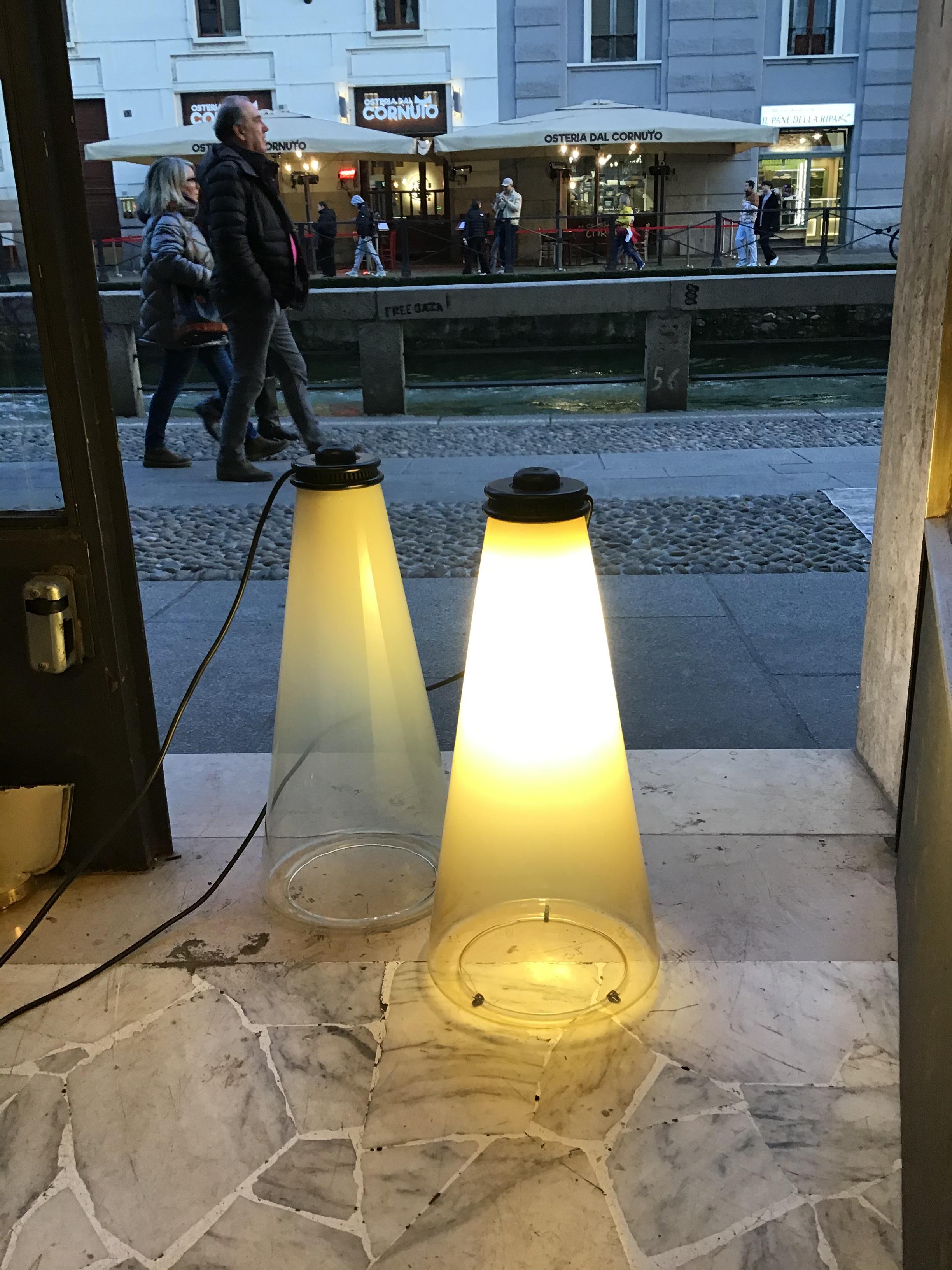 Arteluce Couple Lampe de table verre métal 1975 italie en vente 5
