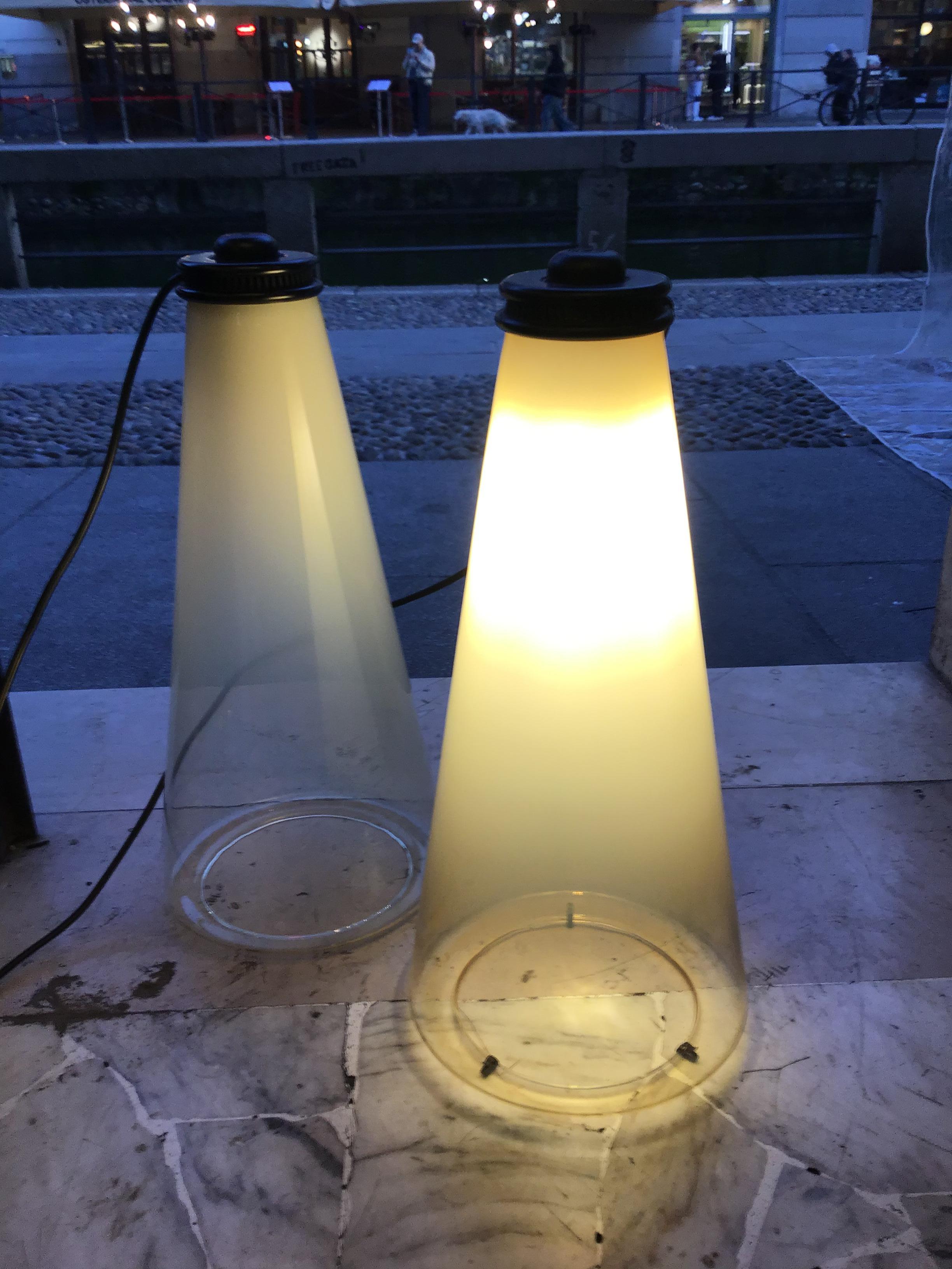 Arteluce Couple Lampe de table verre métal 1975 italie en vente 7