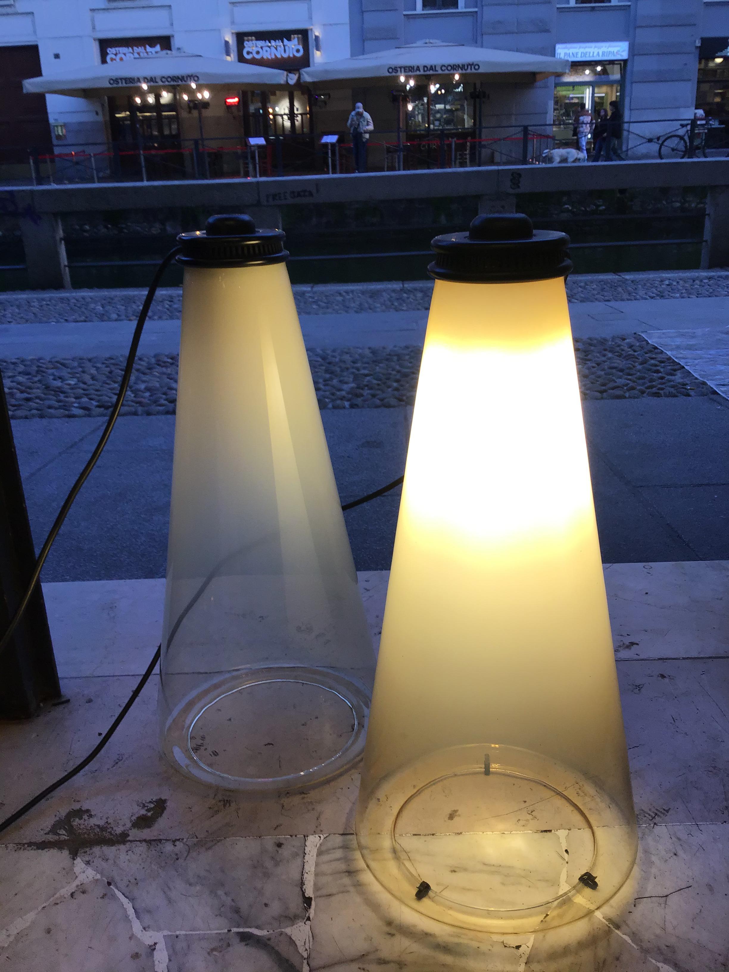 Arteluce Couple Lampe de table verre métal 1975 italie en vente 9