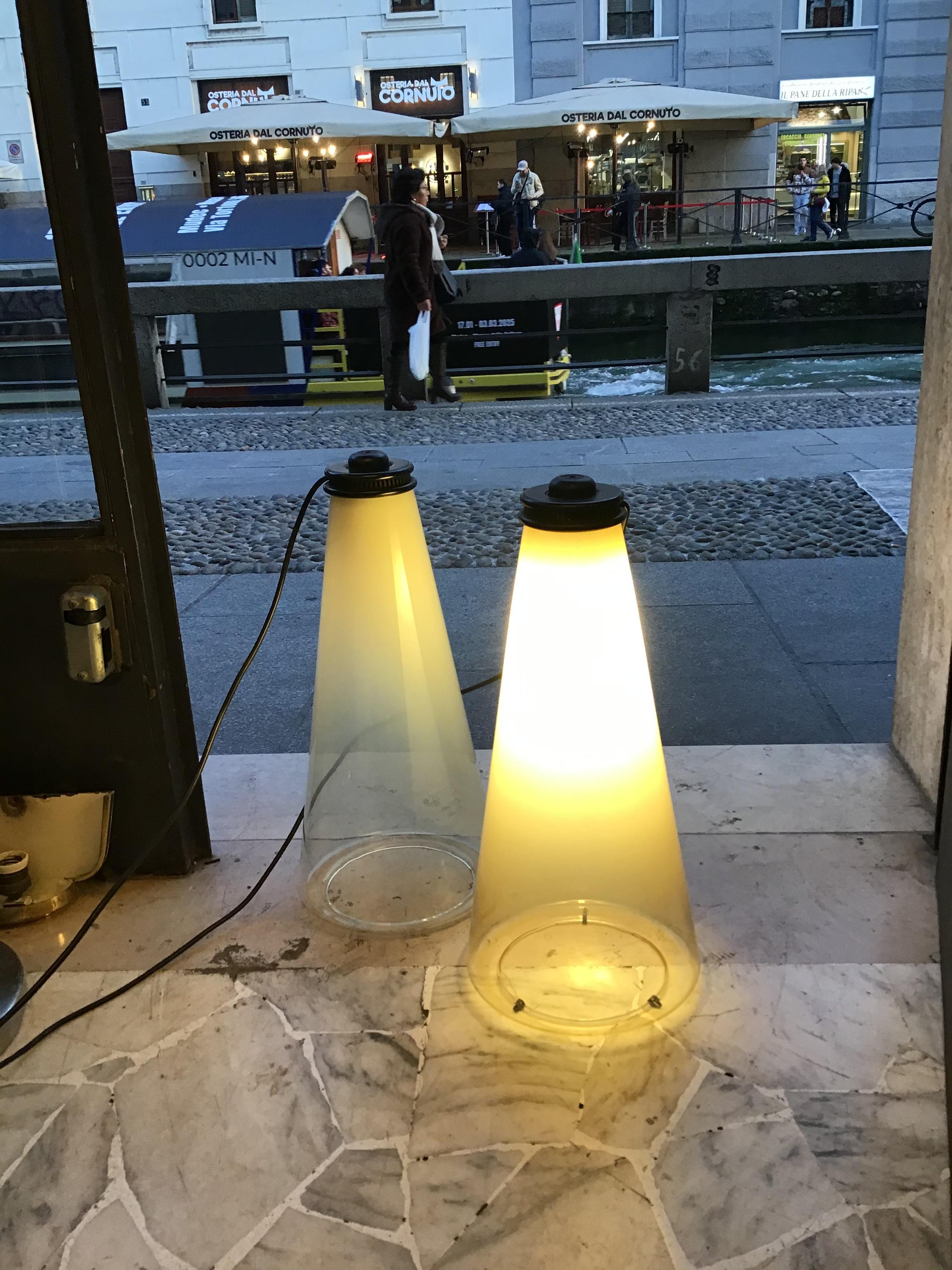 Arteluce Couple Lampe de table verre métal 1975 italie en vente 2