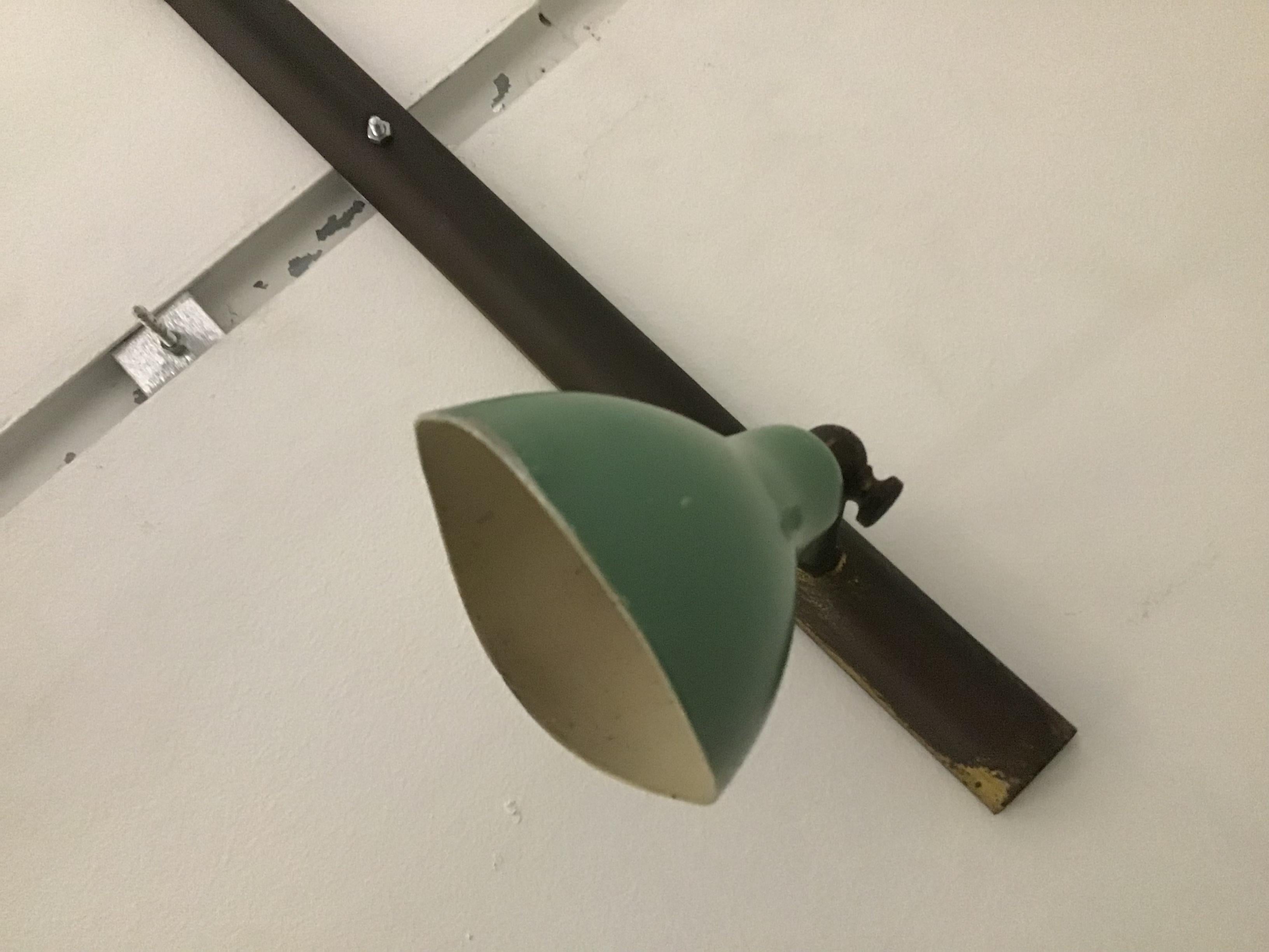 Arteluce Gino Sarfatti Wall Light Brass and Green Metal, 1950 In Good Condition For Sale In Milano, IT