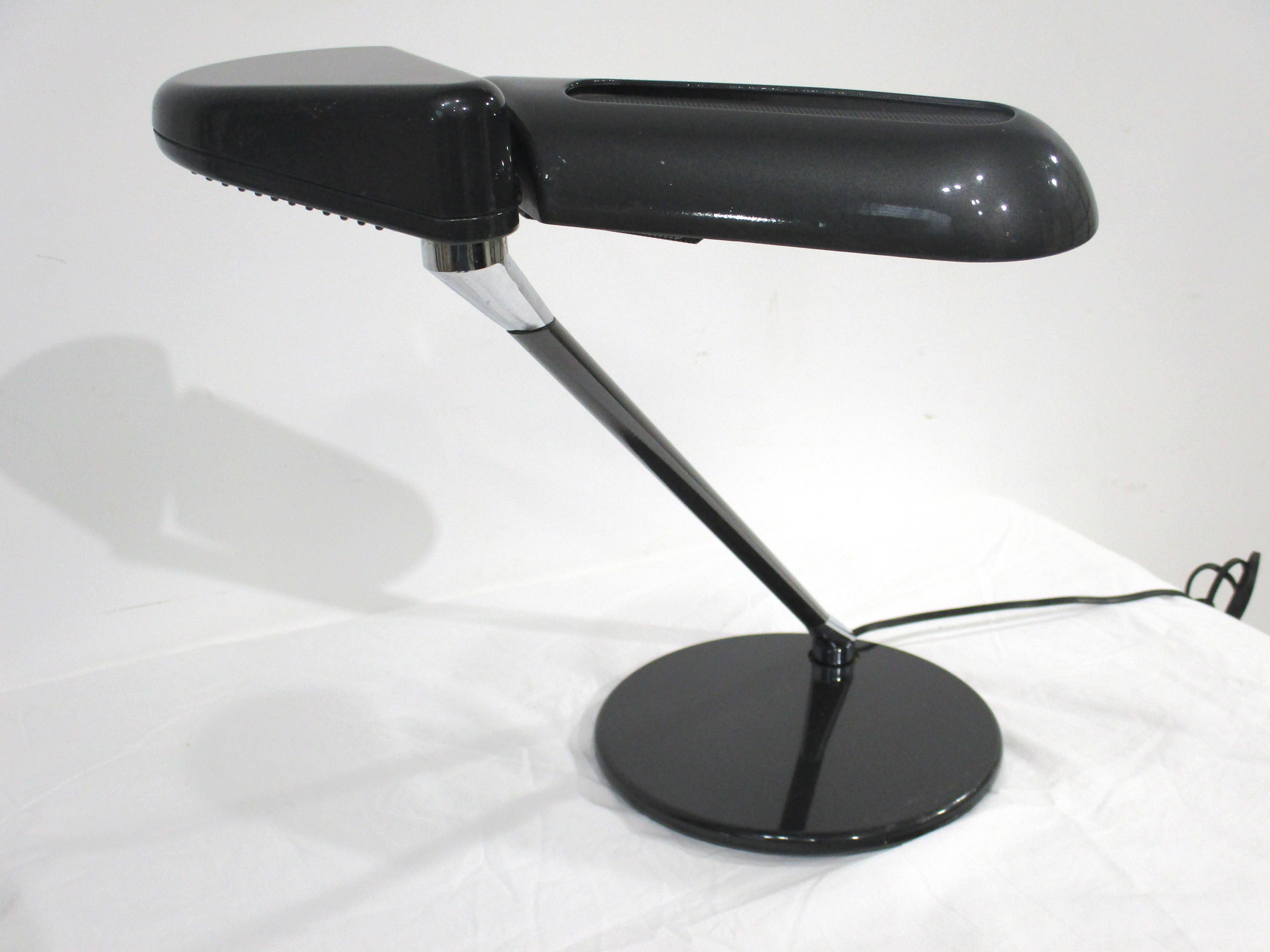 Arteluce Lampe de bureau industrielle designée à l'italienne pour AI  en vente 2