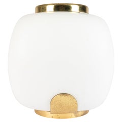 Arteluce: italian mid-century opaline table lamp and pique fleurs