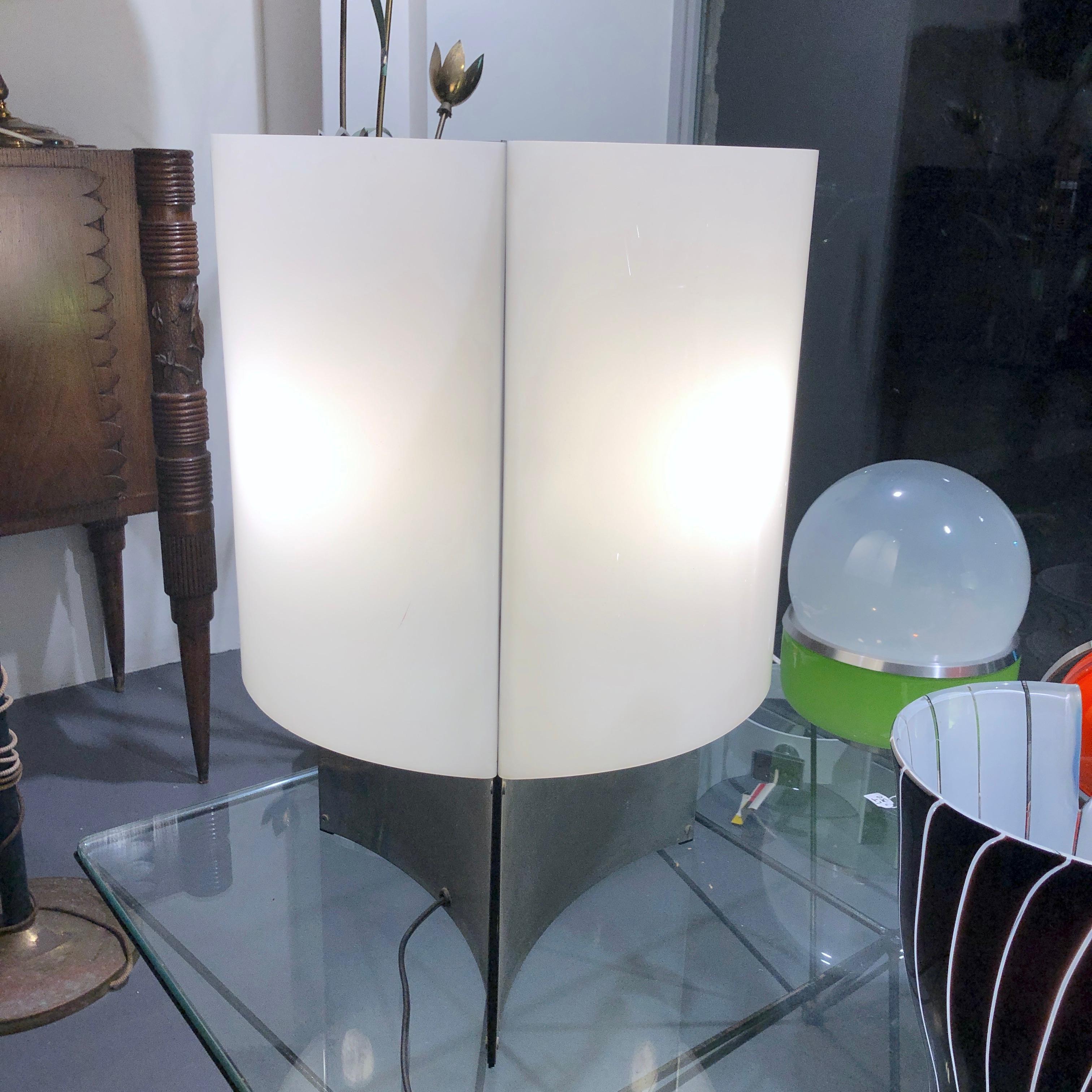 Large table lamp model 526G (grande) for Arteluce by Massimo Vignelli. Very good and working condition consistent with age and use. Made in Italy during the 60s.Rare 1st edition with the chromed brass base and the old original 