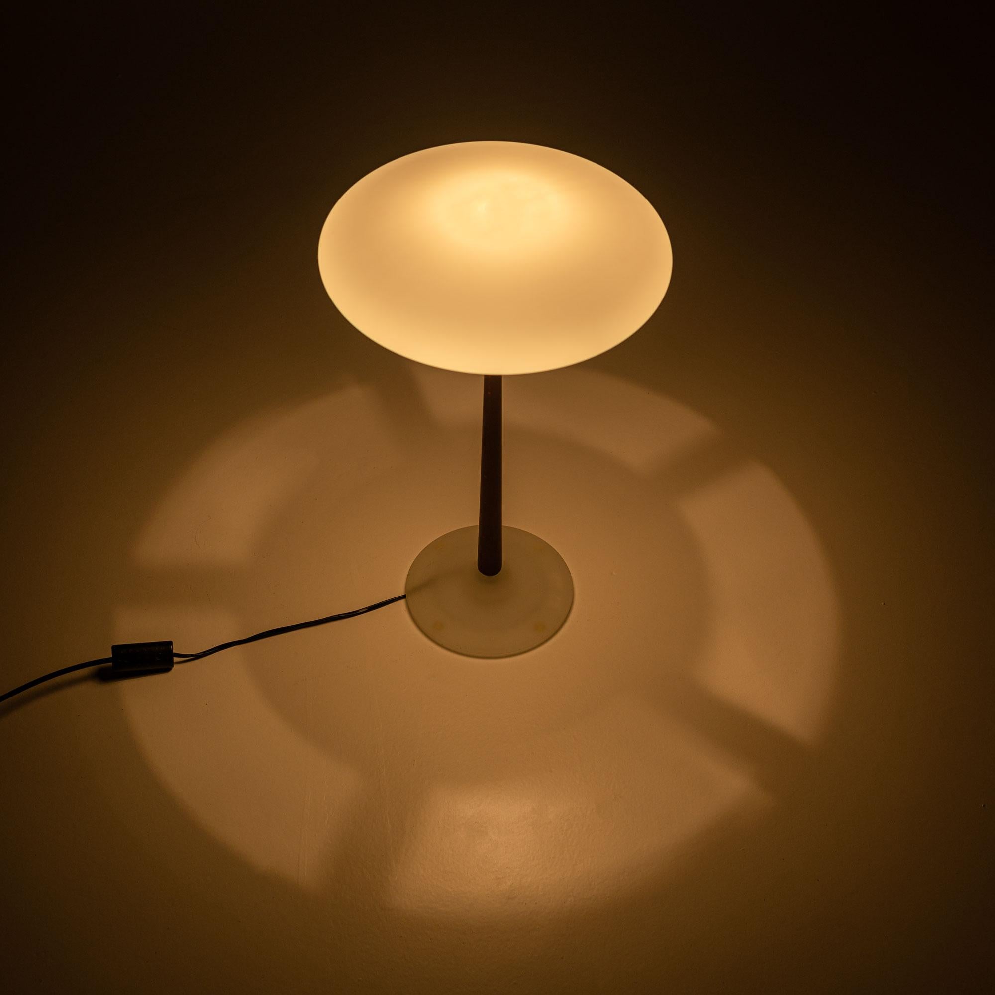 Postmoderne Lampe de bureau Arteluce « Pao » de Matteo Thun en vente