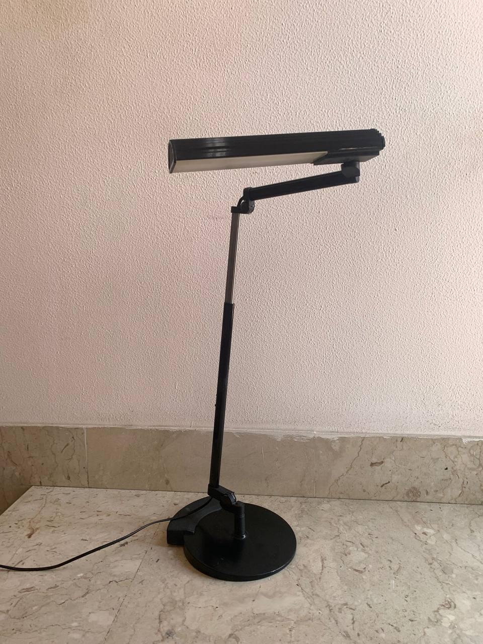 Arteluce für Ezio Didone, Schreibtischlampe da Tischleuchte 990' (Moderne der Mitte des Jahrhunderts) im Angebot