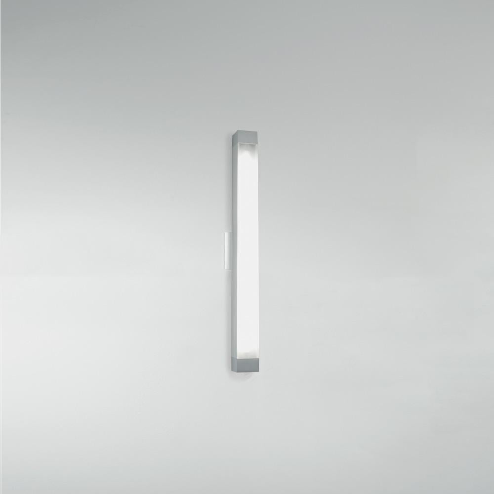 Wall-mounted strip lighting luminaire for direct diffused lighting. 
Composed of a frosted acrylic diffuser and an extruded aluminum body, 2.5 Square strip is simple in design with an industrial feel.

Materials:
Diffuser in extruded acrylic with