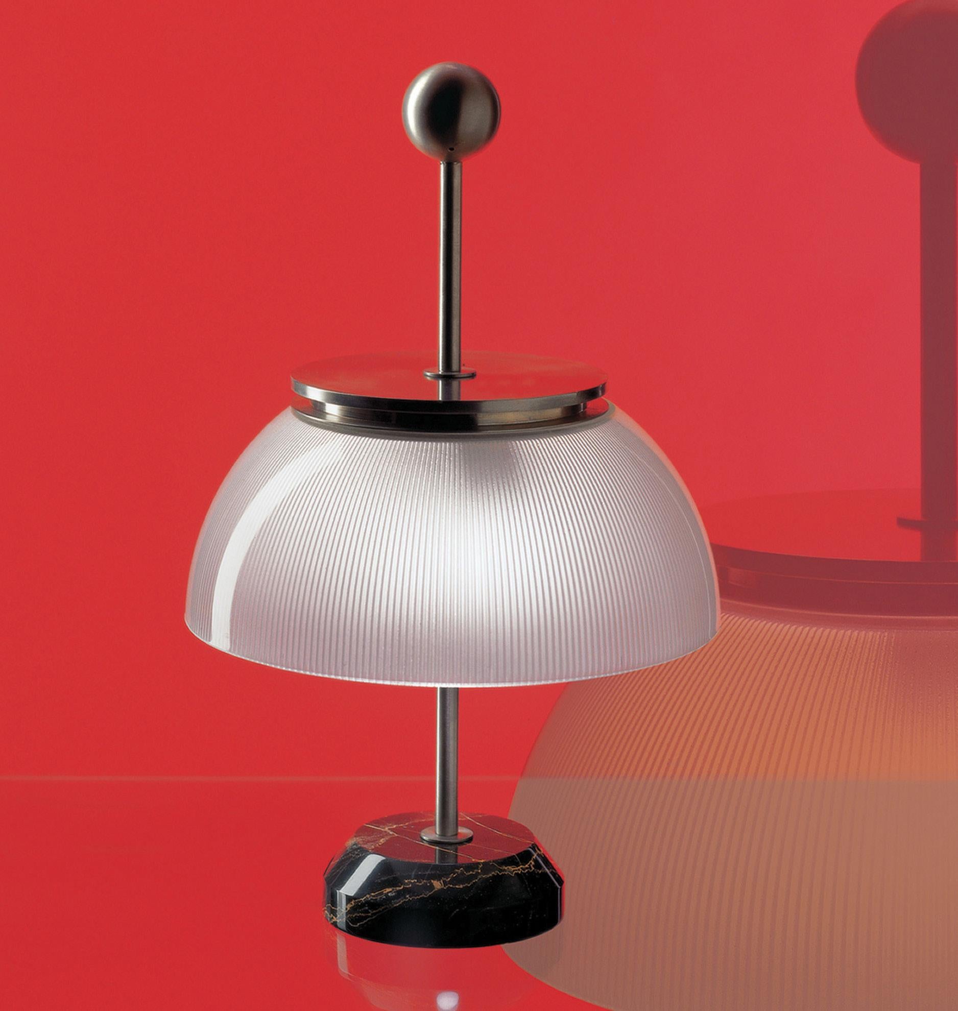 XXIe siècle et contemporain Lampe de bureau Artemide Alfa LED-T en blanc et base en marbre de Sergio Mazza en vente