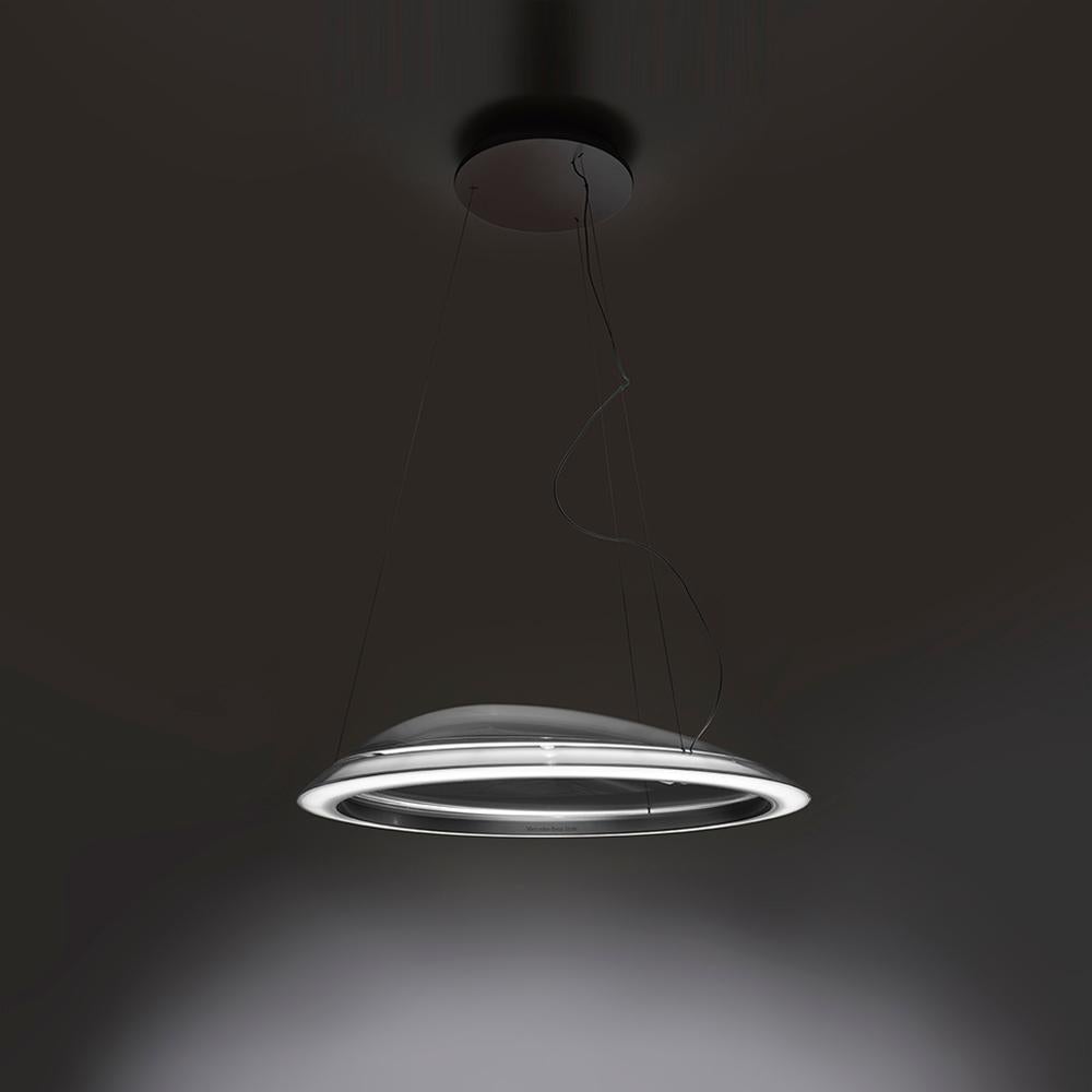 Ameluna is the result of a collaboration between Artemide and Mercedes-Benz Style, combining the lighting competence of Artemide with the distinctive style of Mercedes-Benz. Ameluna features cutting-edge technology through optoelectric innovation