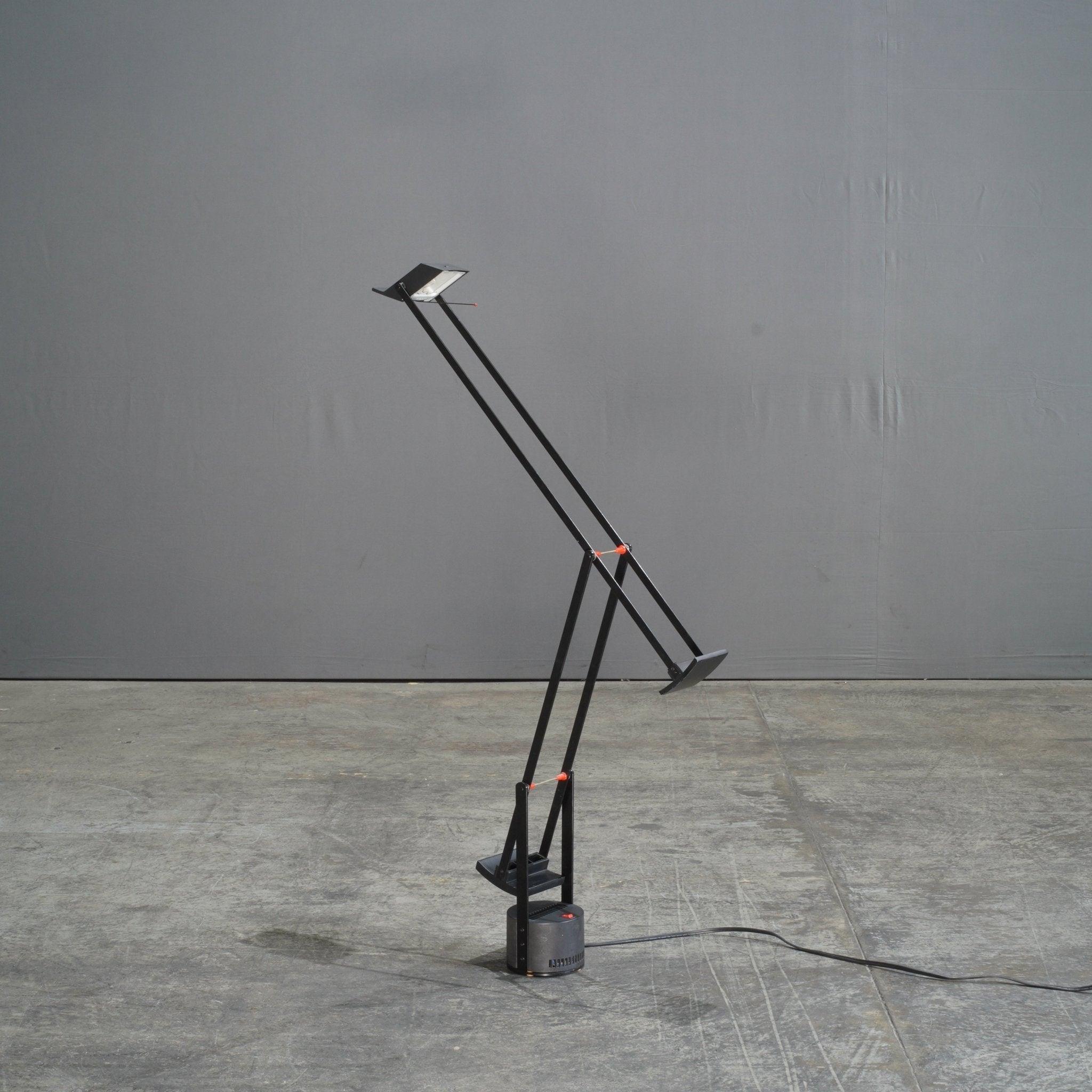 Artemide Black Tizio Lamp by Richard Sapper In Good Condition In Basildon, London