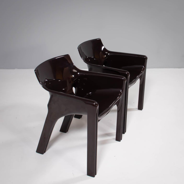 Artemide by Vico Magistretti Brown Gaudi Armchairs, Set of 2 In Good Condition For Sale In London, GB