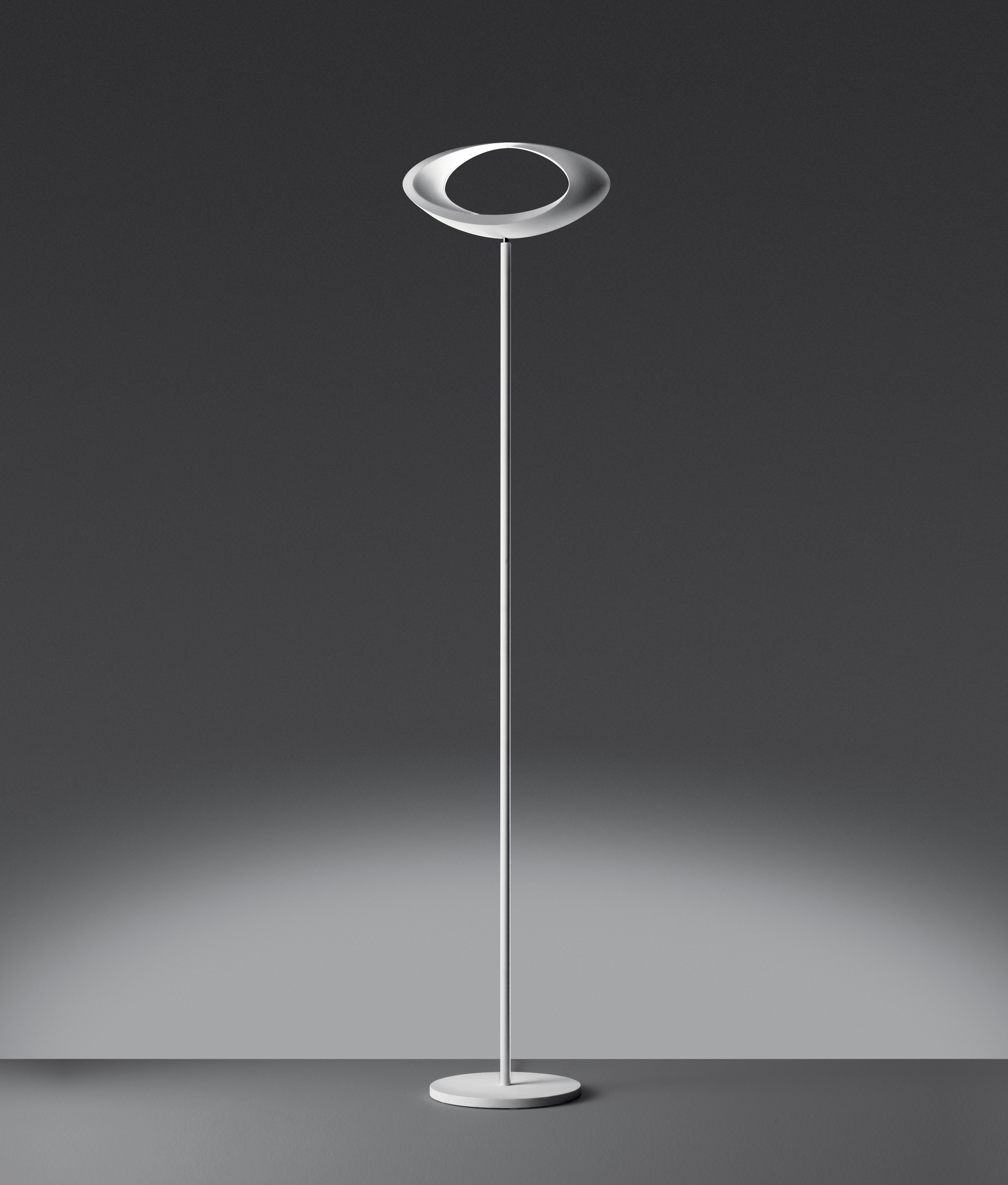 Giving the illusion of a watchful eye, Cabildo is a simple design which provides subtle yet powerful light. White, painted die-cast aluminum body on a steel base. Cabildo is available in floor, wall and suspension.

Integrated light source. Only