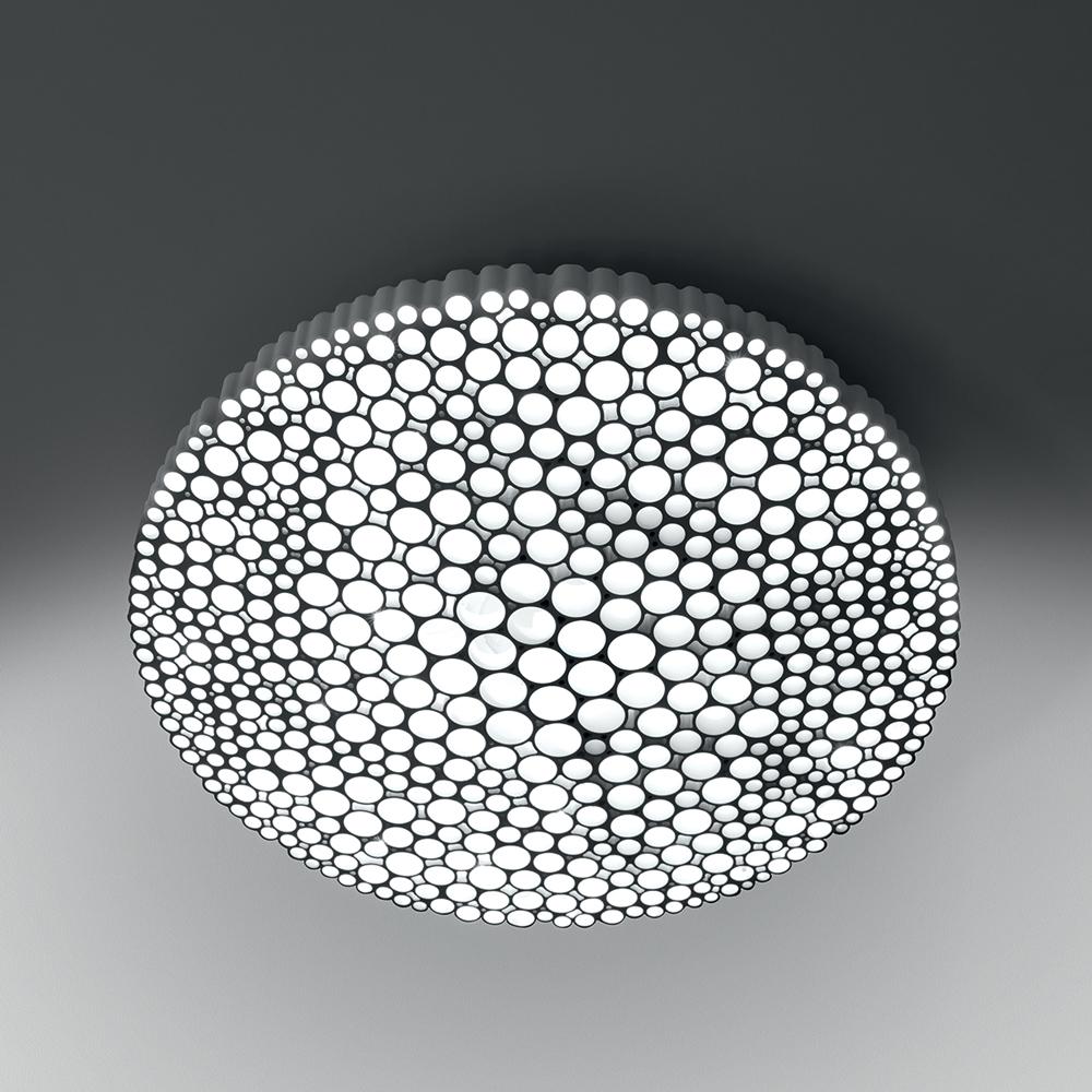 Calipso’s unique honeycomb surface was generated by feeding a photo of the moon into an image-based algorithm. The resulting fractal shape has an impure geometry that displays the irregular beauty of nature. The diffuser is built from an organic