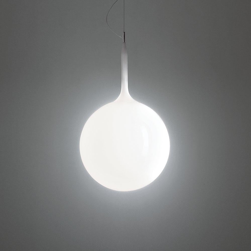 A spherical-shaped diffuser hand blown in opaque white glass is enhanced by a removable tapering stem which emits a soft glow. The stem is made of steel with tubing covered in polycarbonate sleeve. Available in table, floor and suspension with 2