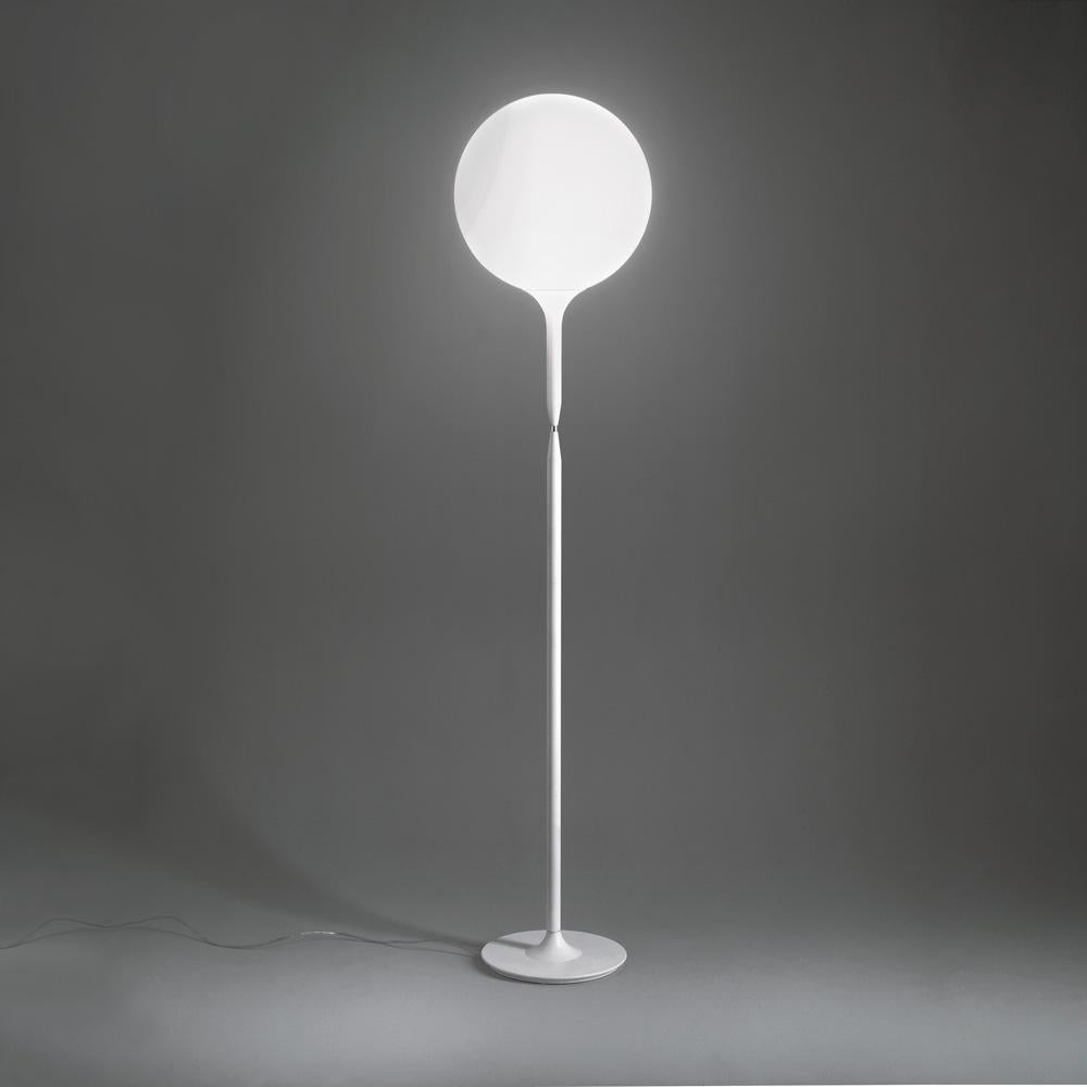 A spherical-shaped diffuser hand blown in opaque white glass is enhanced by a removable tapering stem which emits a soft glow. The stem is made of steel with tubing covered in polycarbonate sleeve. Available in table, floor and suspension with 2