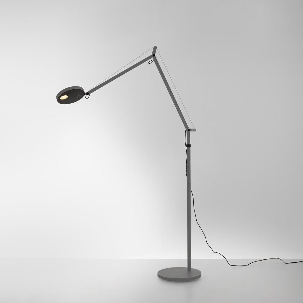Simple in concept, Demetra has an adjustable, turnable and tiltable head with integrated dimmer switch atop an extending arm allowing for direct LED light diffusion. Made of aluminum painted white, grey anthracite or titanium. In addition to table,