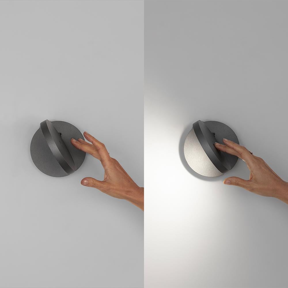 Simple in concept, Demetra has an adjustable, turnable and tiltable head with integrated dimmer switch atop an extending arm allowing for direct LED light diffusion. Made of aluminum painted white, gray anthracite or polished black. In addition to