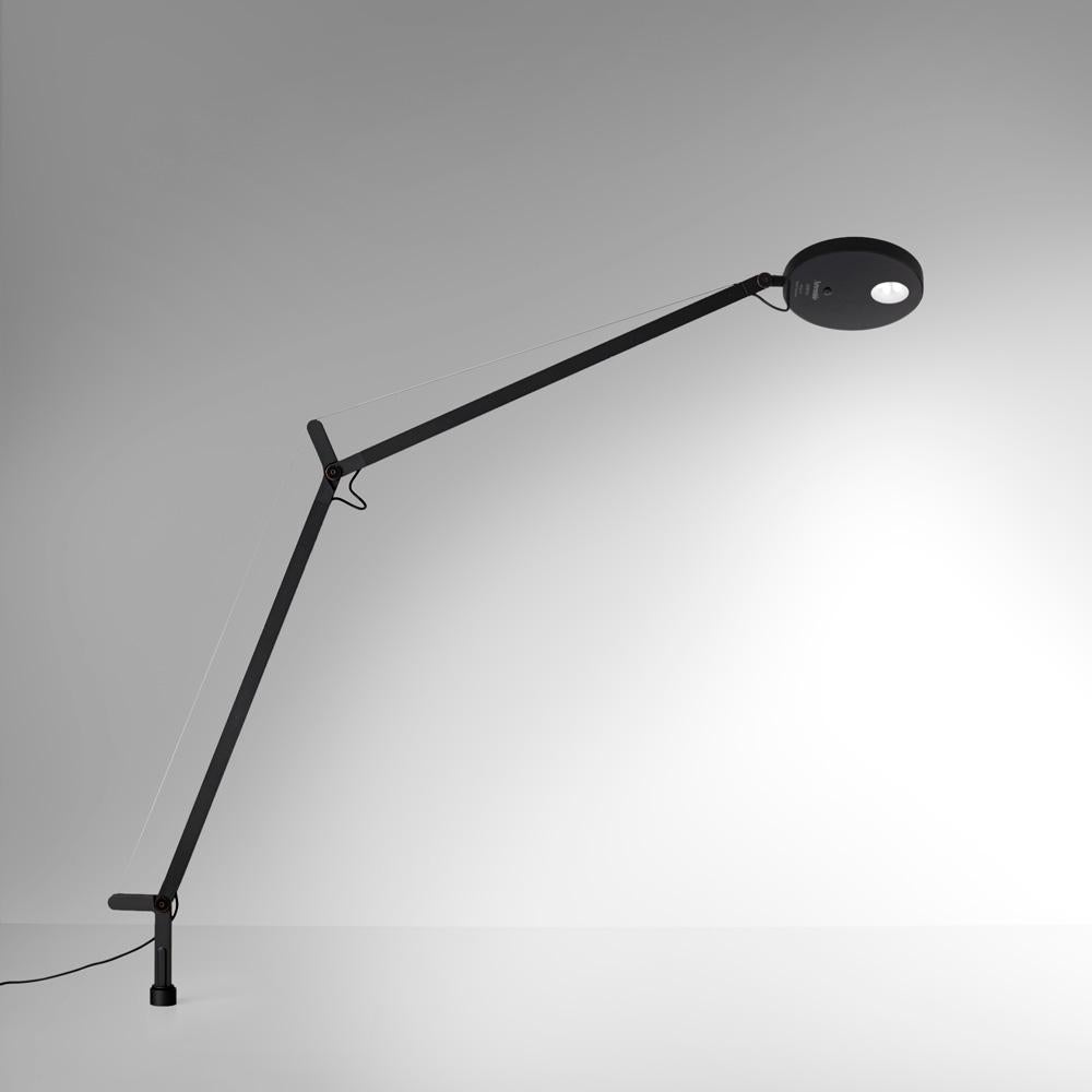 Simple in concept, Demetra has an adjustable, turnable and tiltable head with integrated dimmer switch atop an extending arm allowing for direct LED light diffusion. 

Made of aluminium painted white, grey anthracite or titanium. In addition to