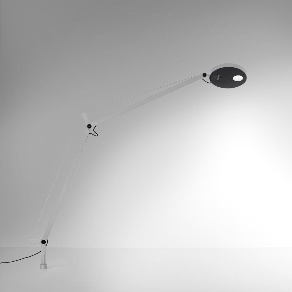 Simple in concept, Demetra has an adjustable, turnable and tiltable head with integrated dimmer switch atop an extending arm allowing for direct LED light diffusion. 

Made of aluminum painted white, grey anthracite or titanium. In addition to