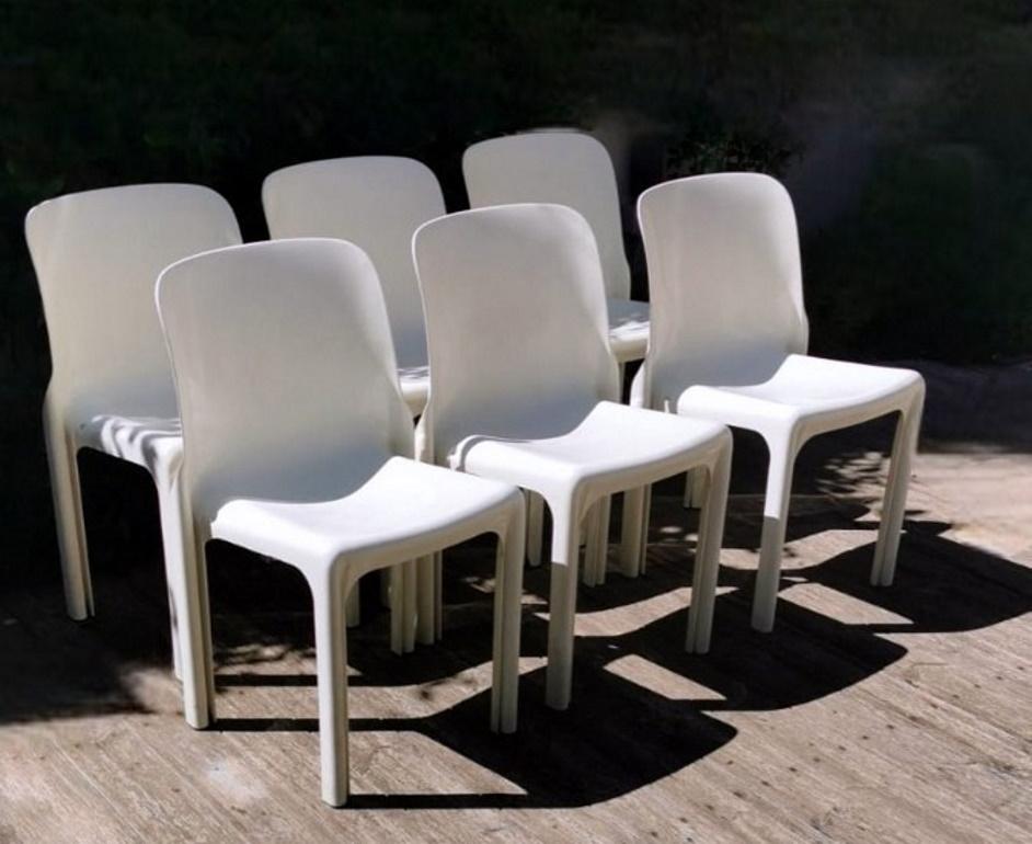 Molded Italian Artemide Design Vico Magistretti 6 Chairs Model Selene For Sale
